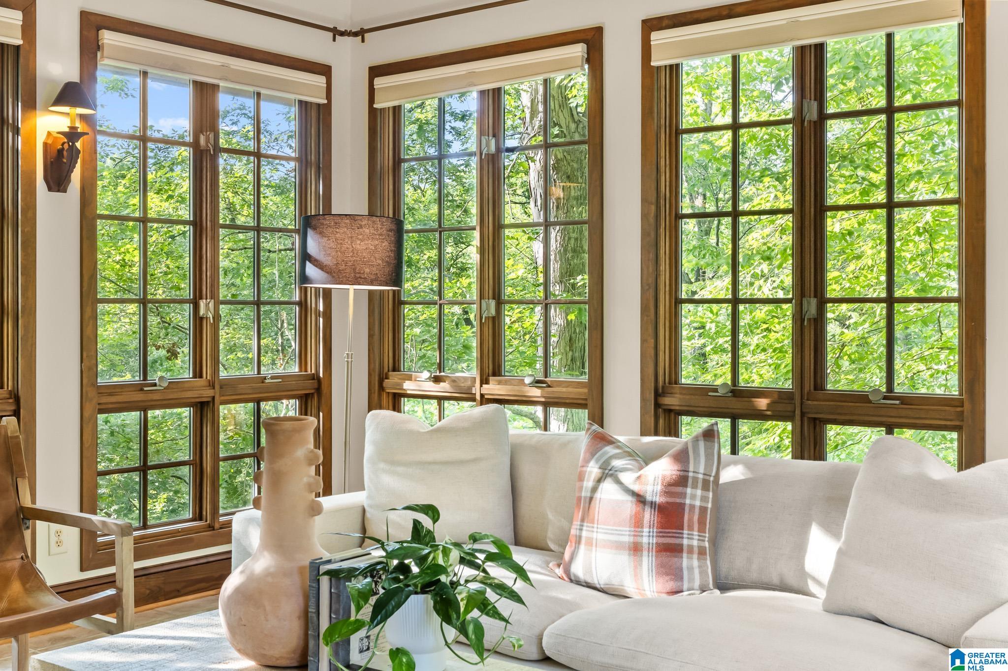 2055 RIDGE LAKE DRIVE