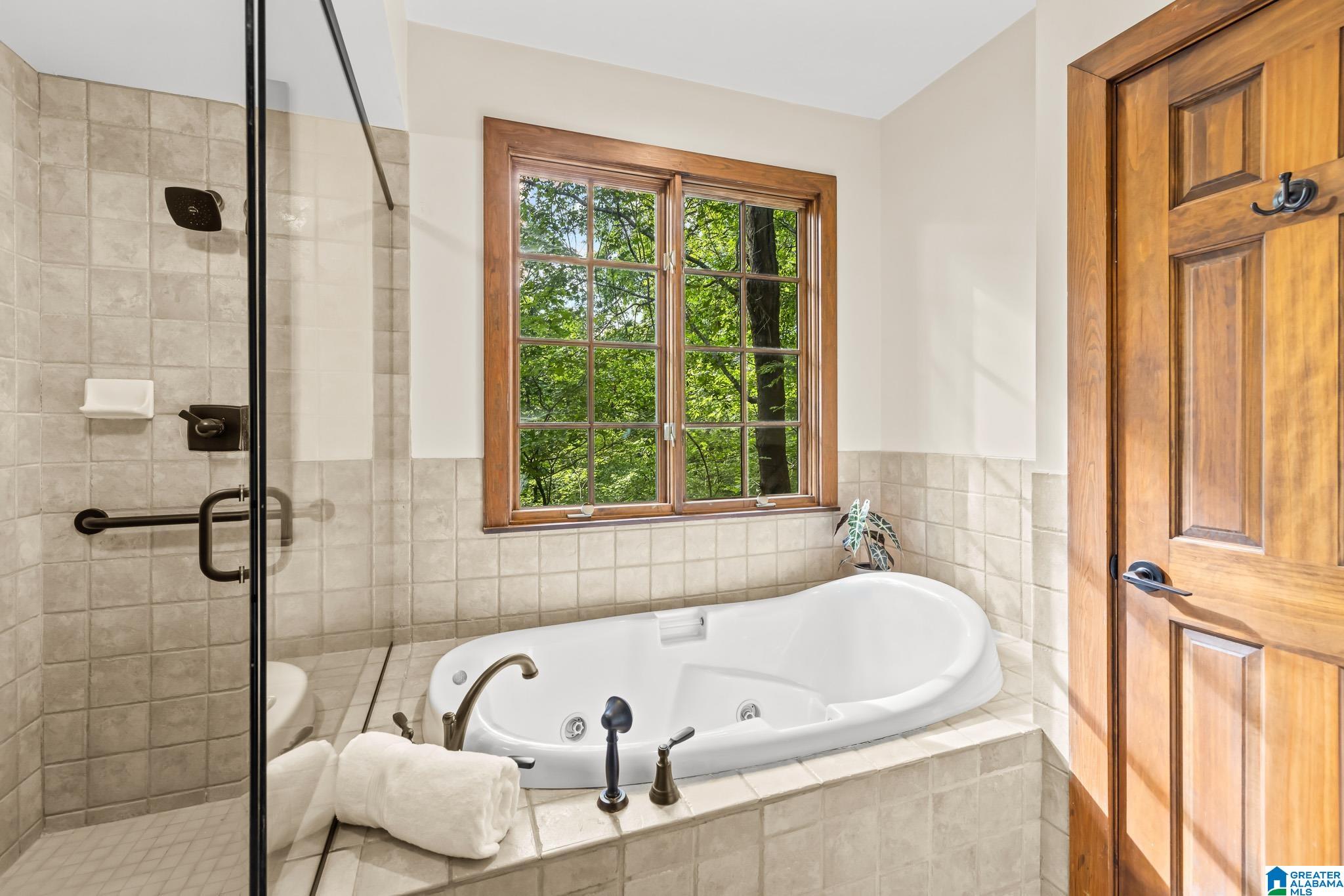 2055 RIDGE LAKE DRIVE