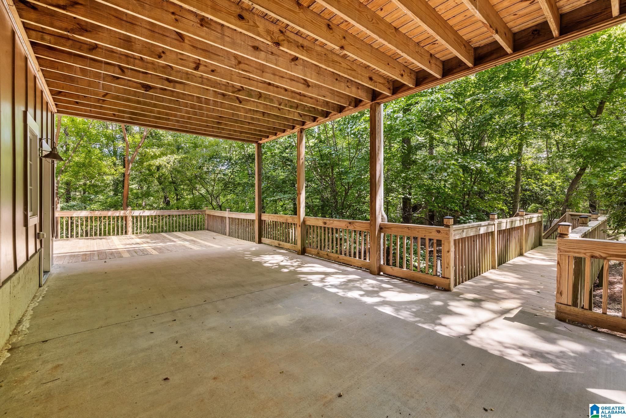 2055 RIDGE LAKE DRIVE