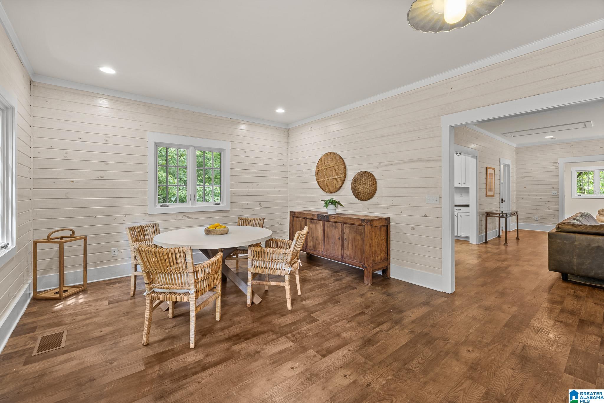 2055 RIDGE LAKE DRIVE