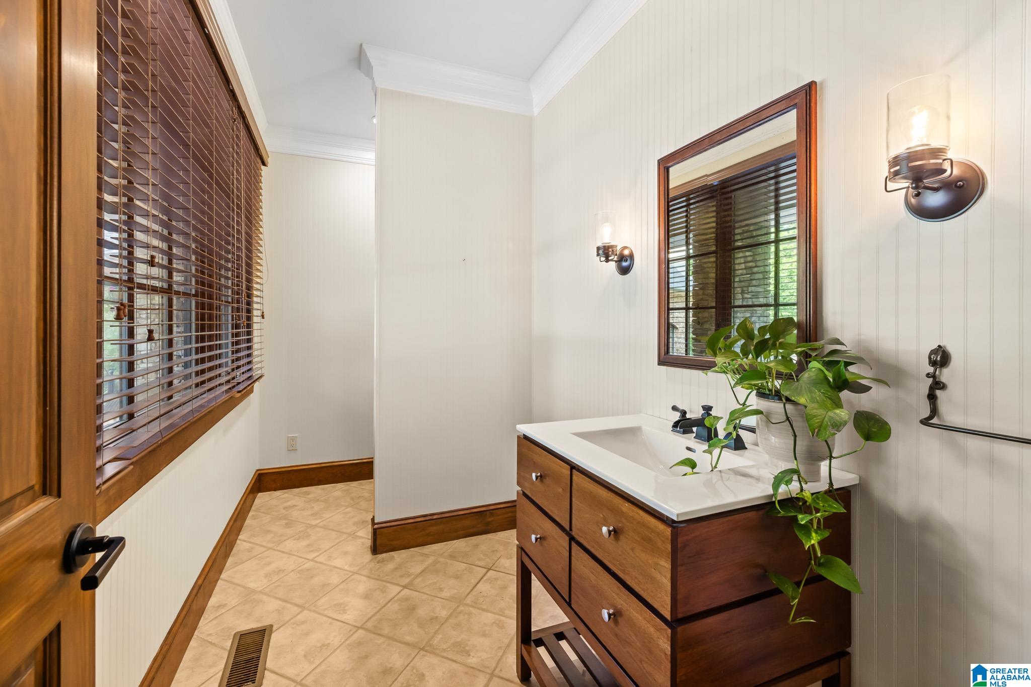 2055 RIDGE LAKE DRIVE