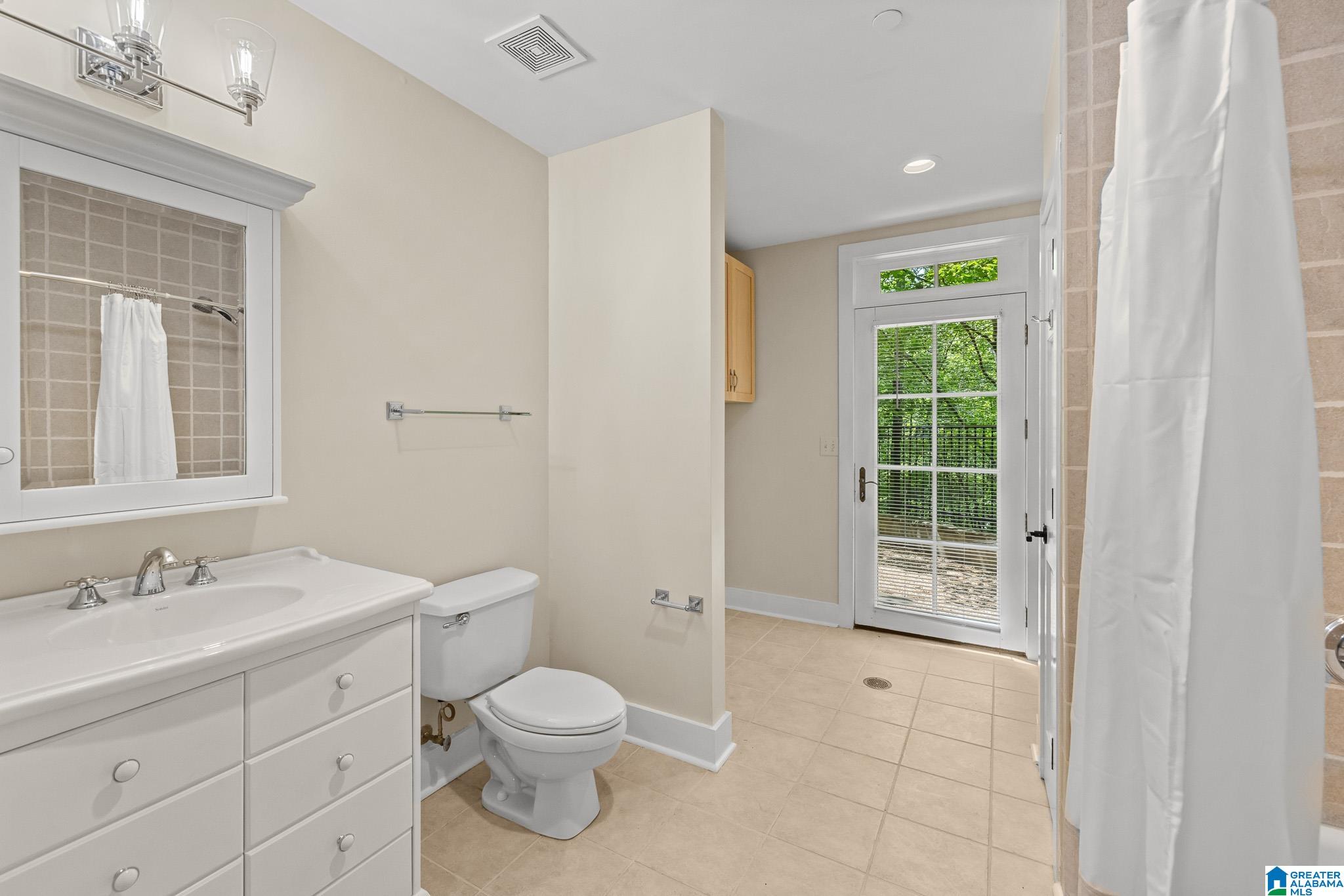 2055 RIDGE LAKE DRIVE