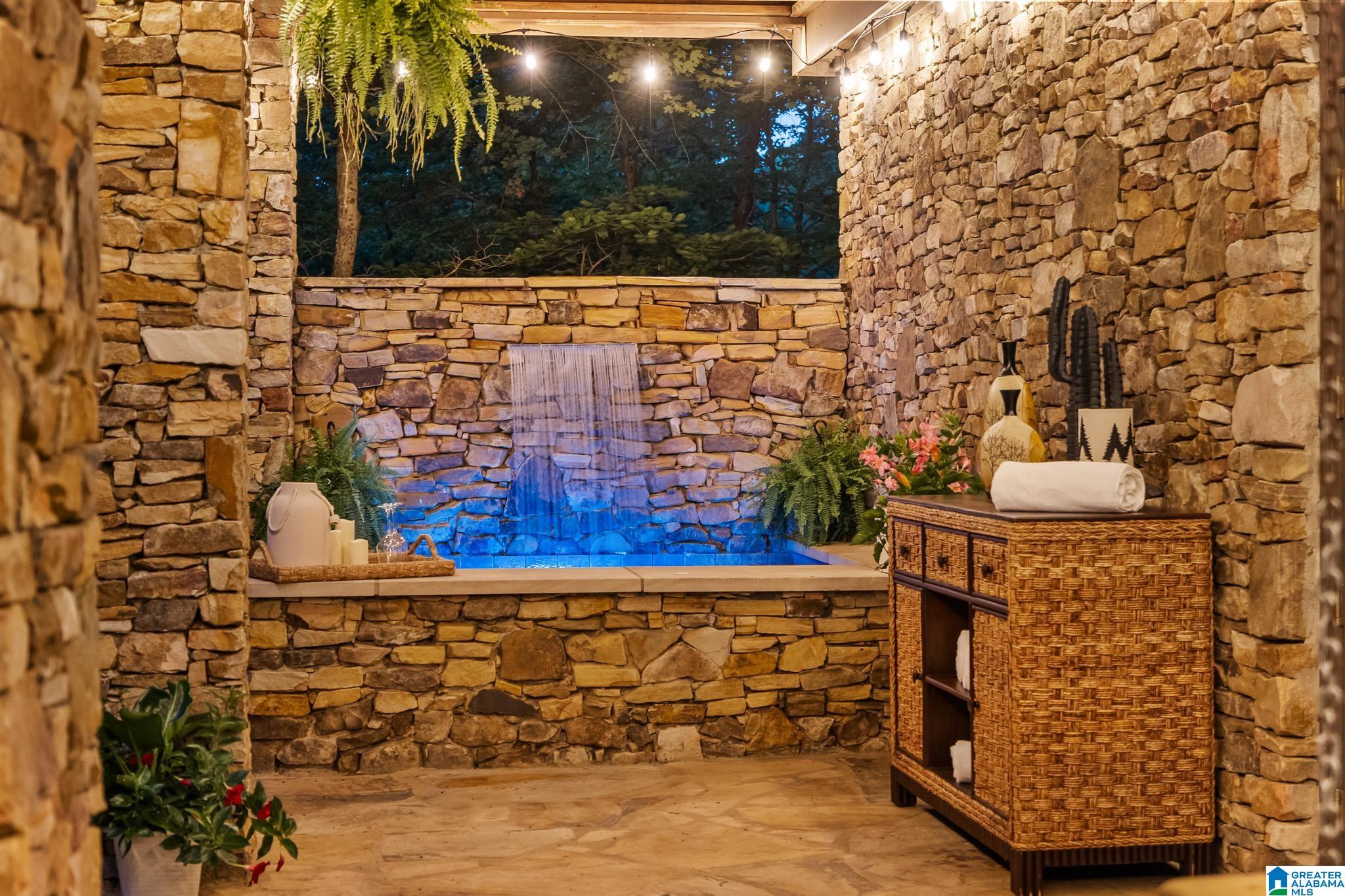 2055 RIDGE LAKE DRIVE