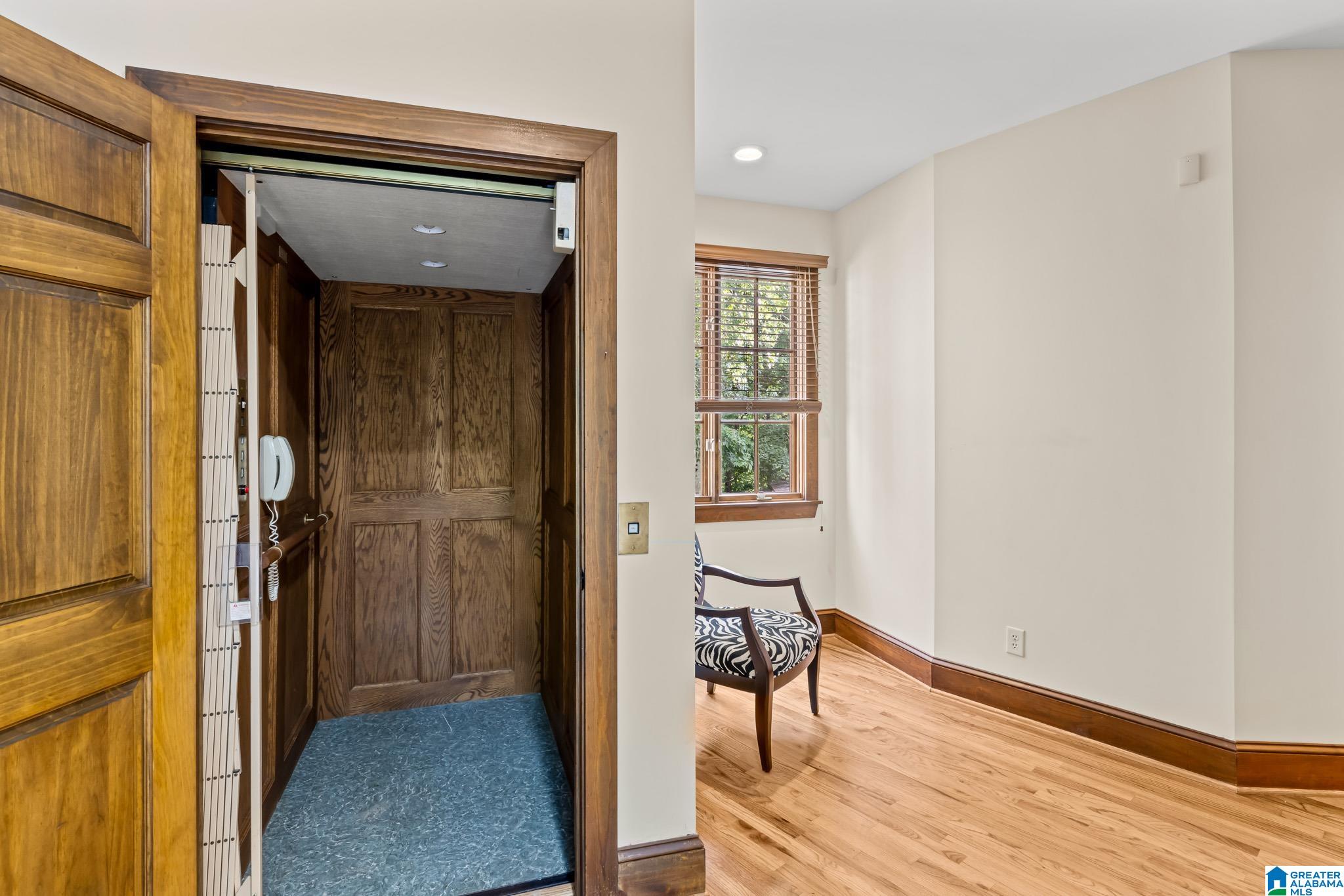 2055 RIDGE LAKE DRIVE