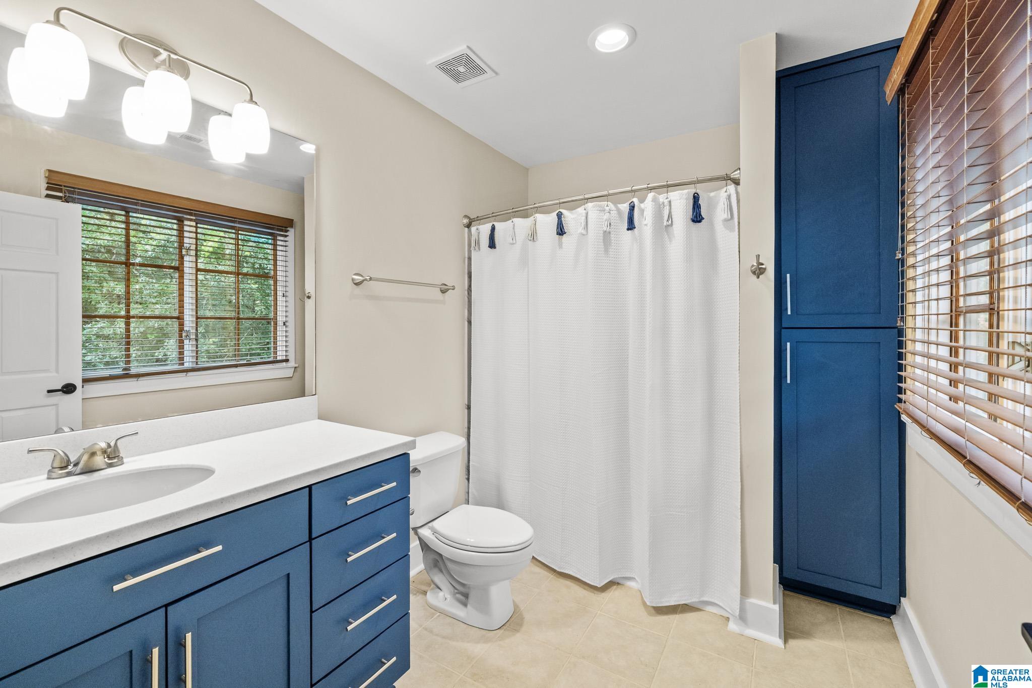 2055 RIDGE LAKE DRIVE