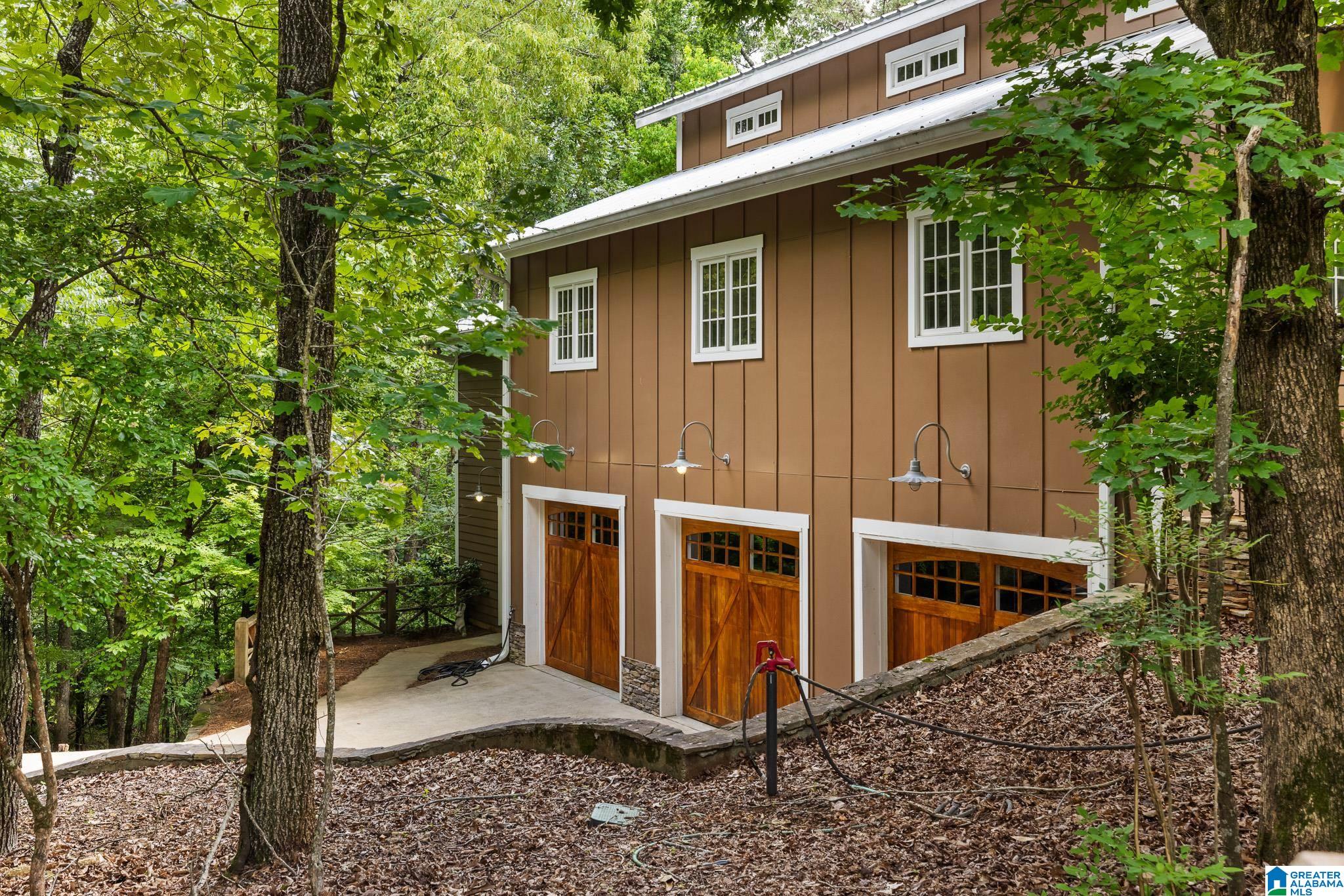 2055 RIDGE LAKE DRIVE