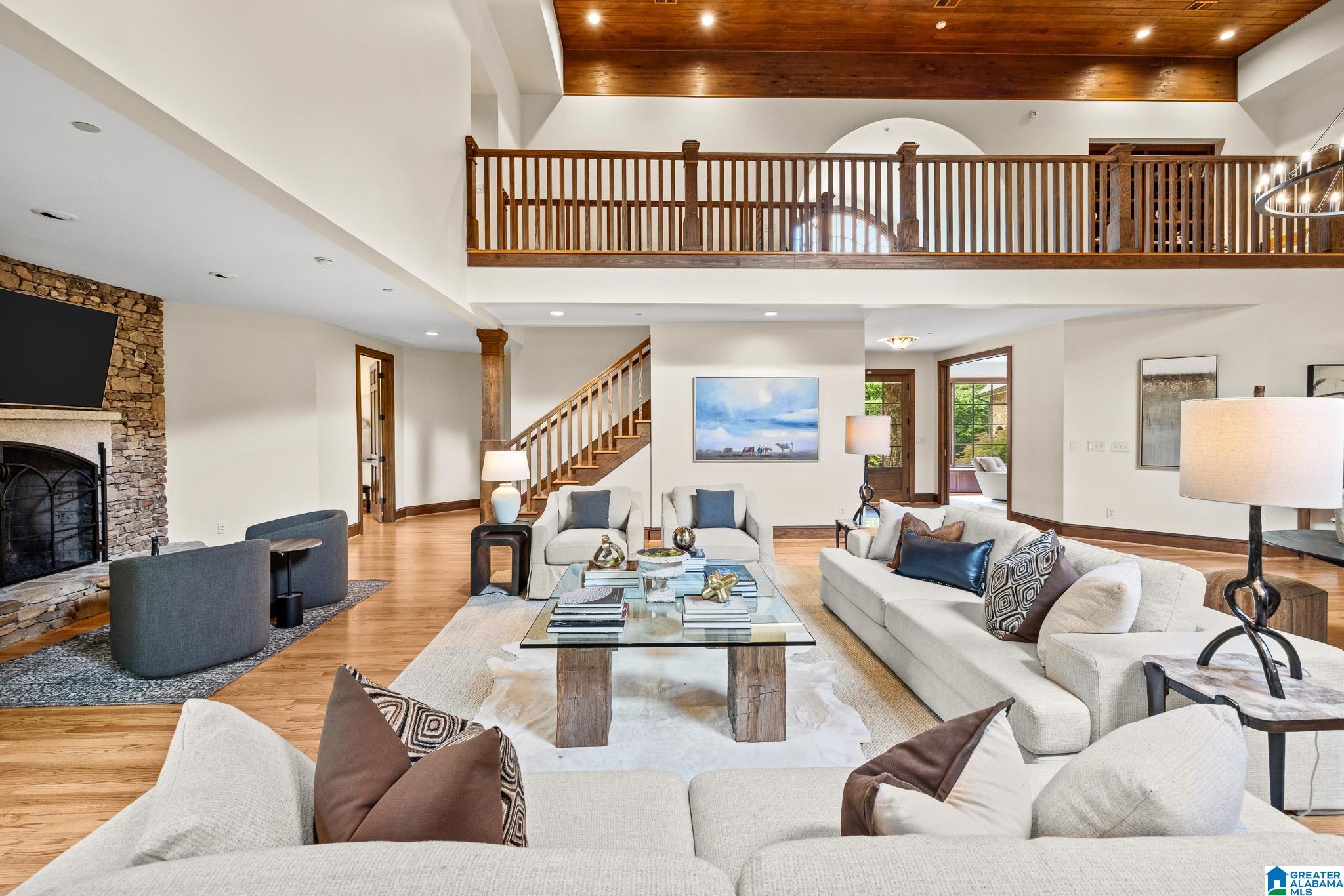 2055 RIDGE LAKE DRIVE