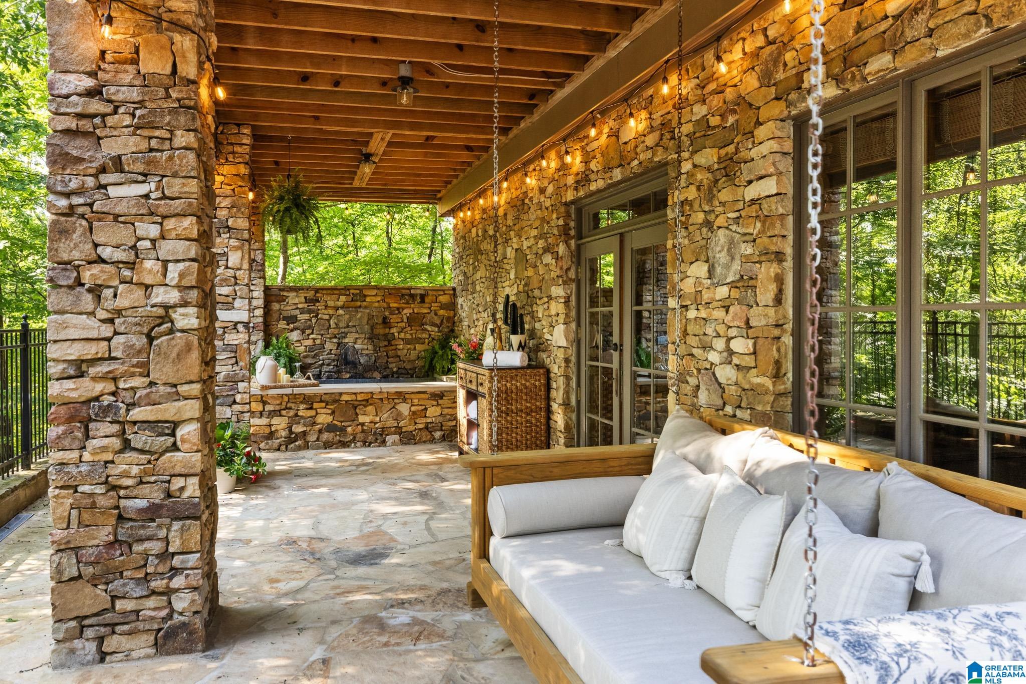 2055 RIDGE LAKE DRIVE