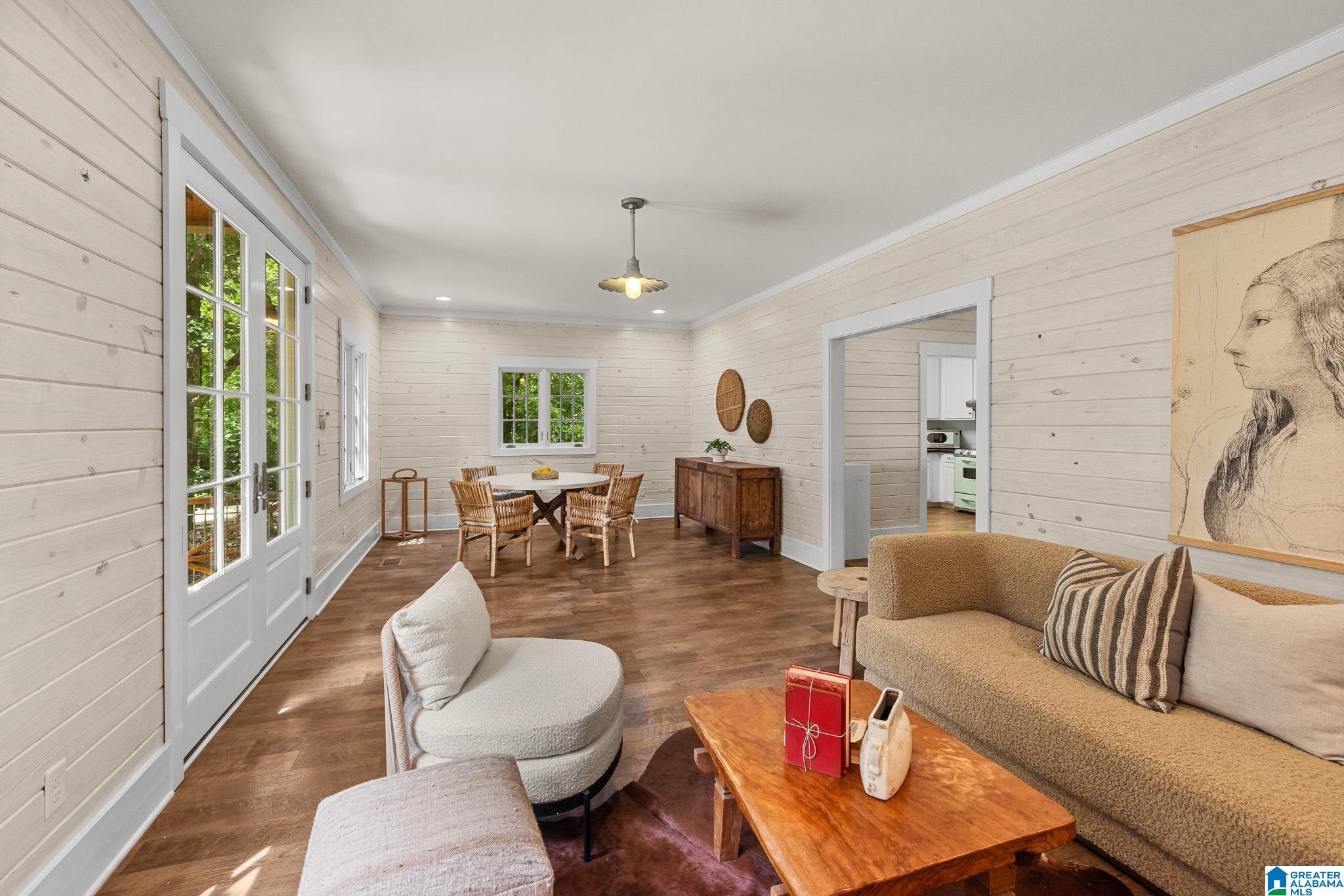 2055 RIDGE LAKE DRIVE