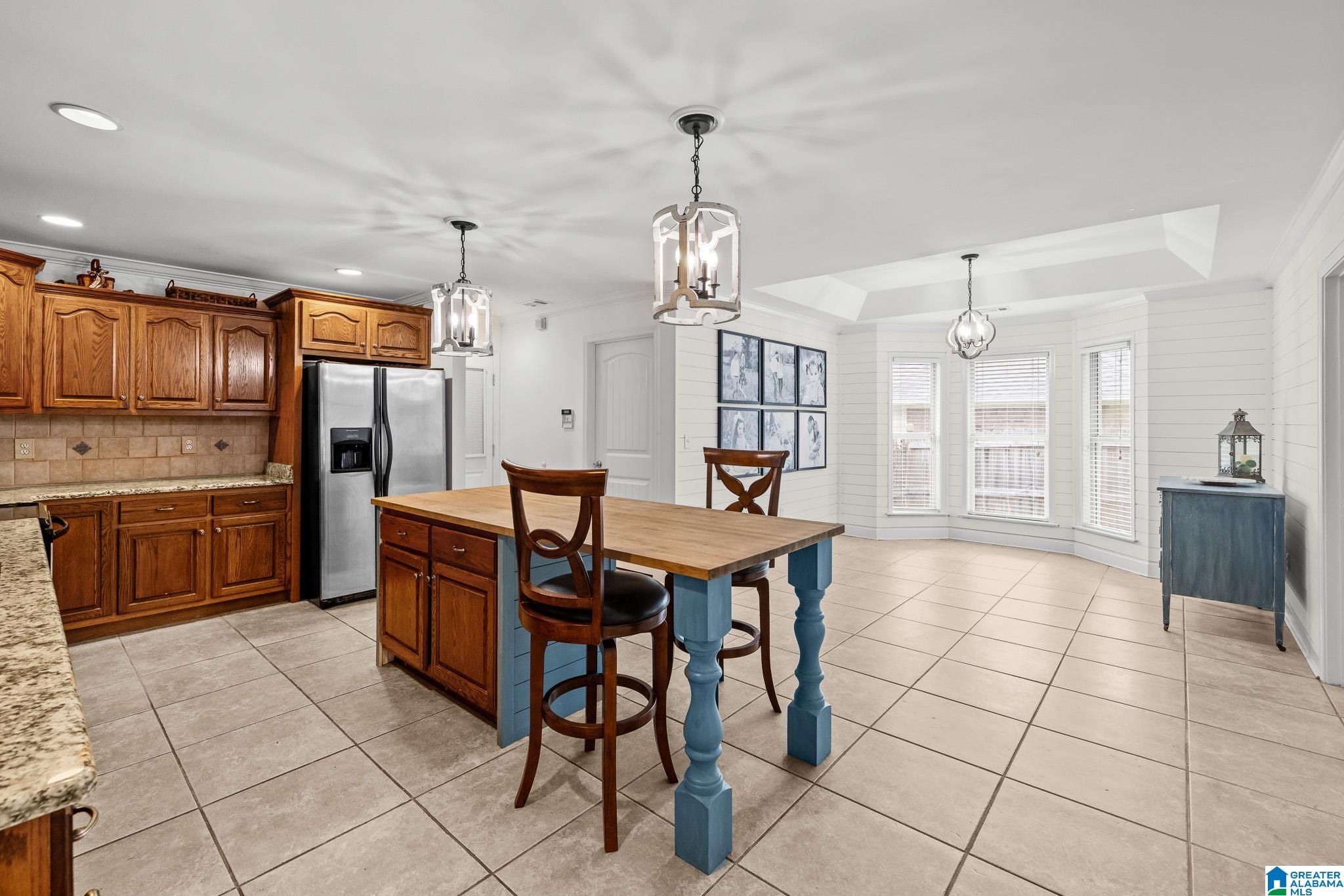 2043 MAPLEWOOD LANE