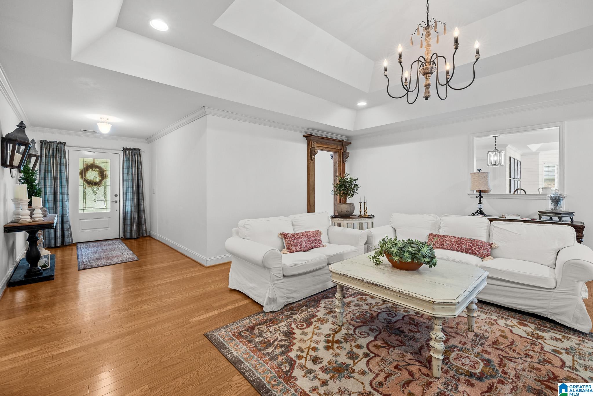 2043 MAPLEWOOD LANE