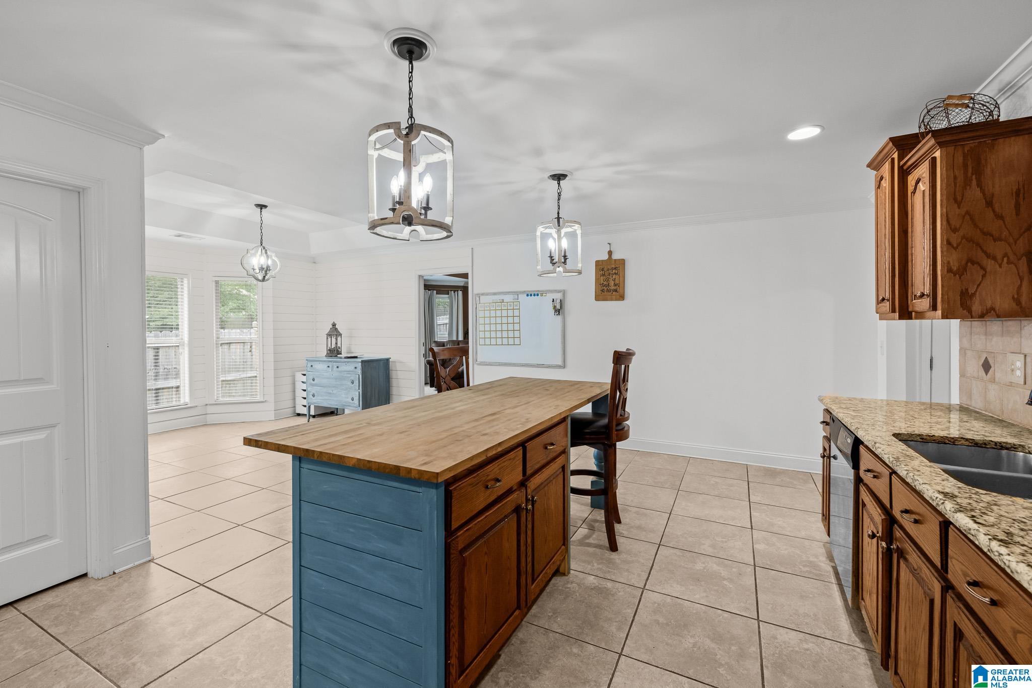 2043 MAPLEWOOD LANE