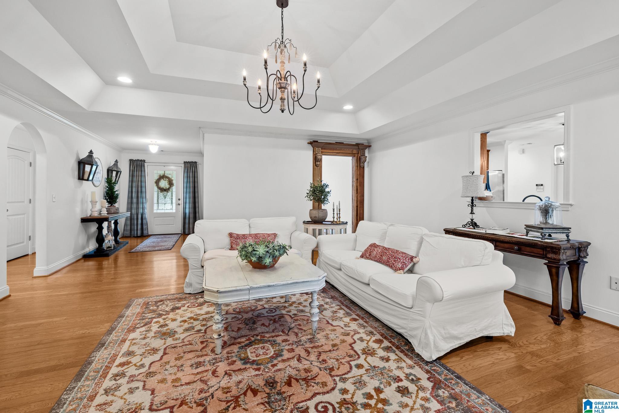 2043 MAPLEWOOD LANE