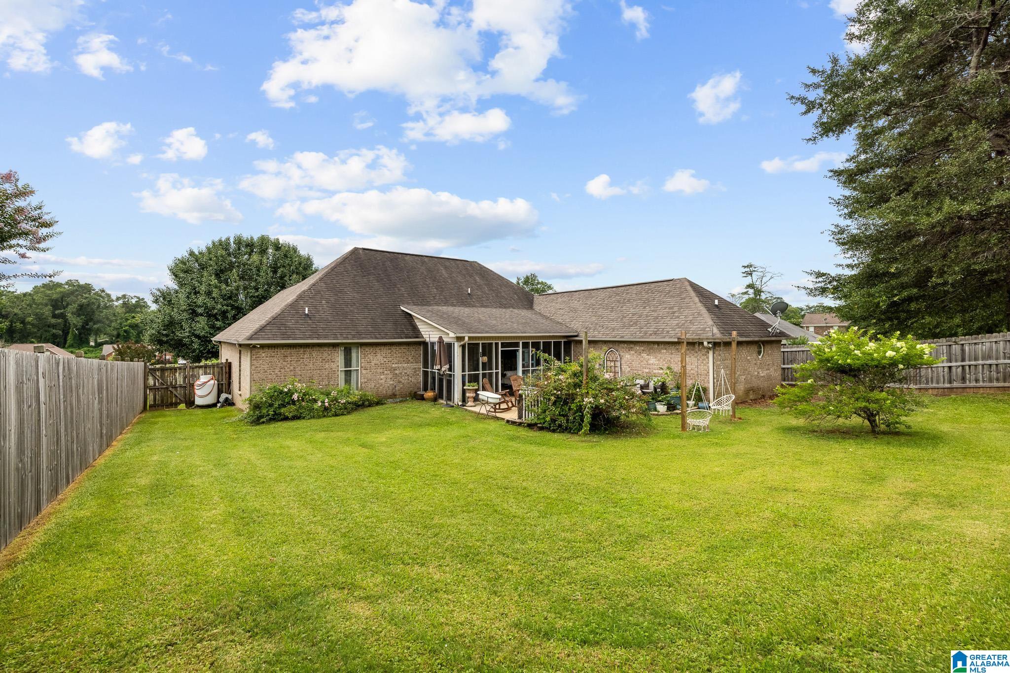 2043 MAPLEWOOD LANE