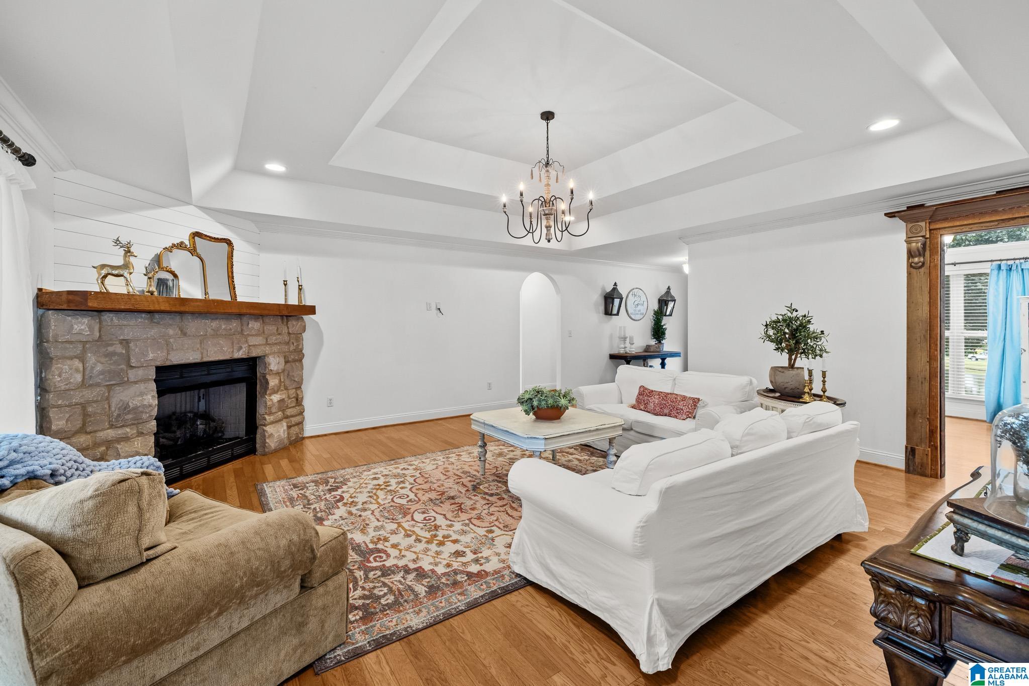 2043 MAPLEWOOD LANE