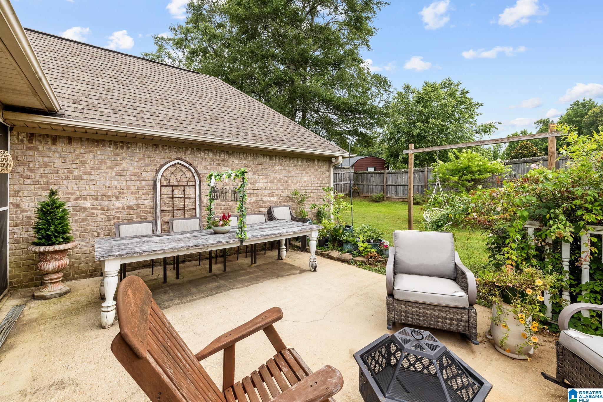 2043 MAPLEWOOD LANE