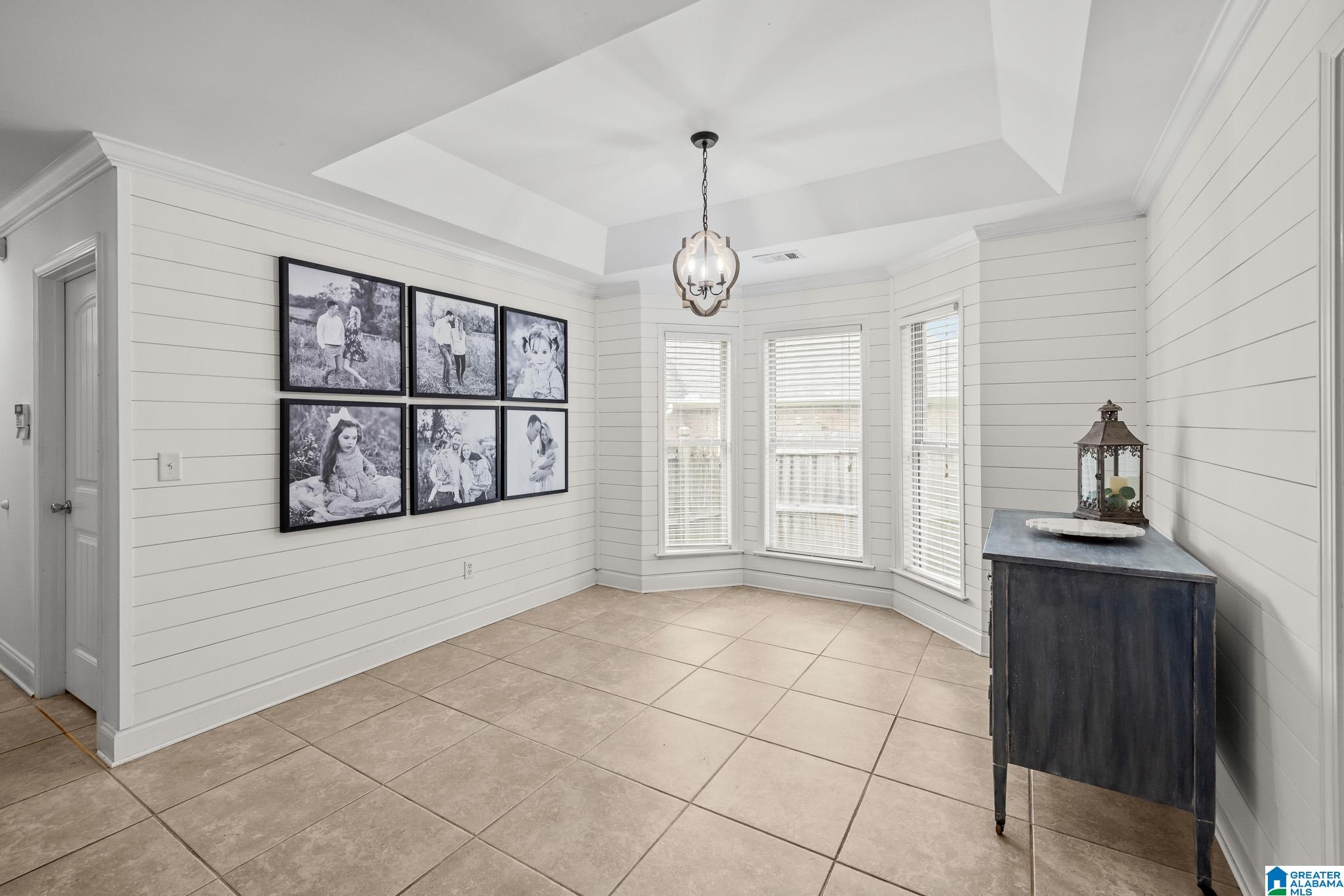 2043 MAPLEWOOD LANE