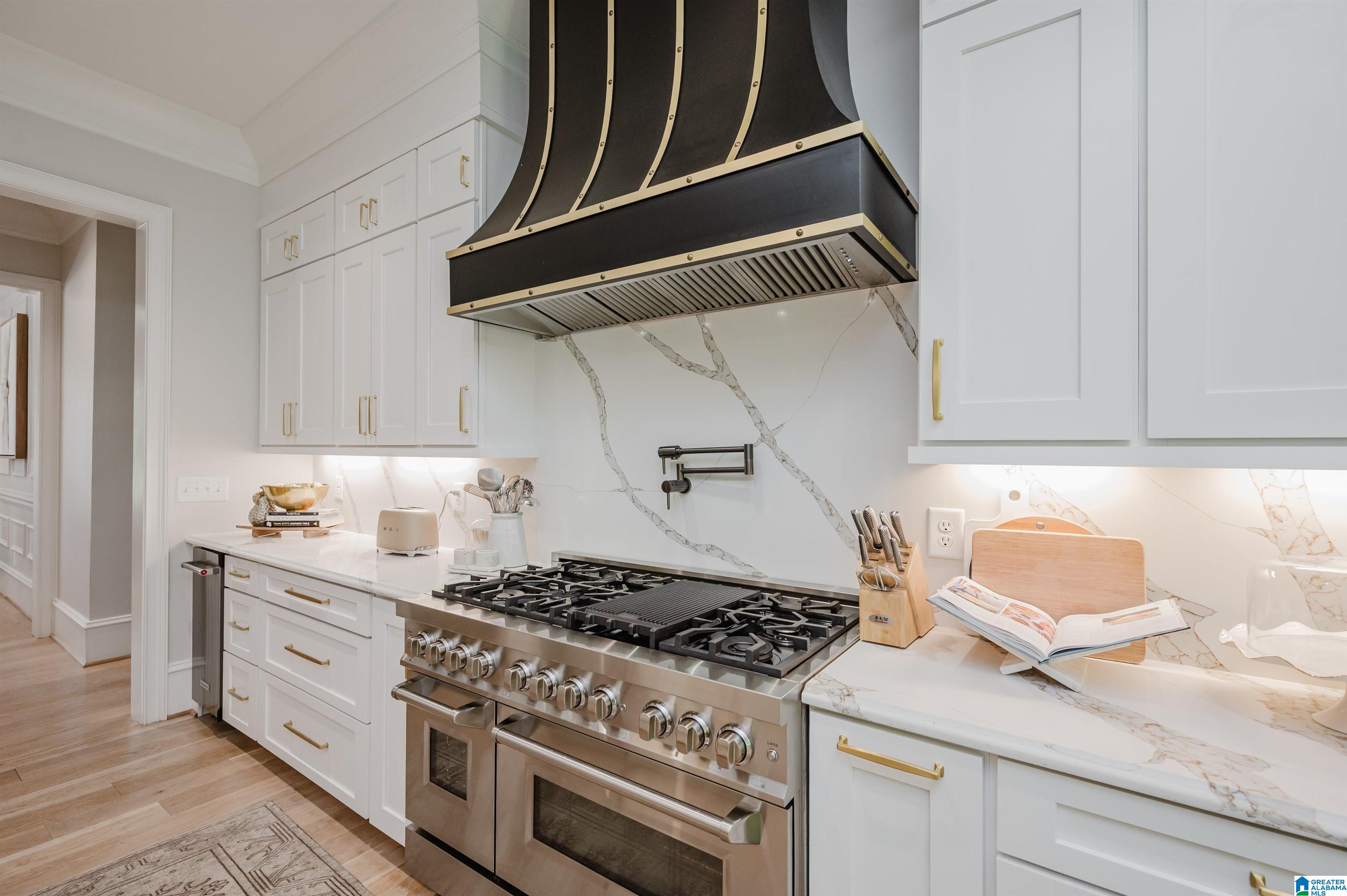 2089 HIGHLAND GATE WAY