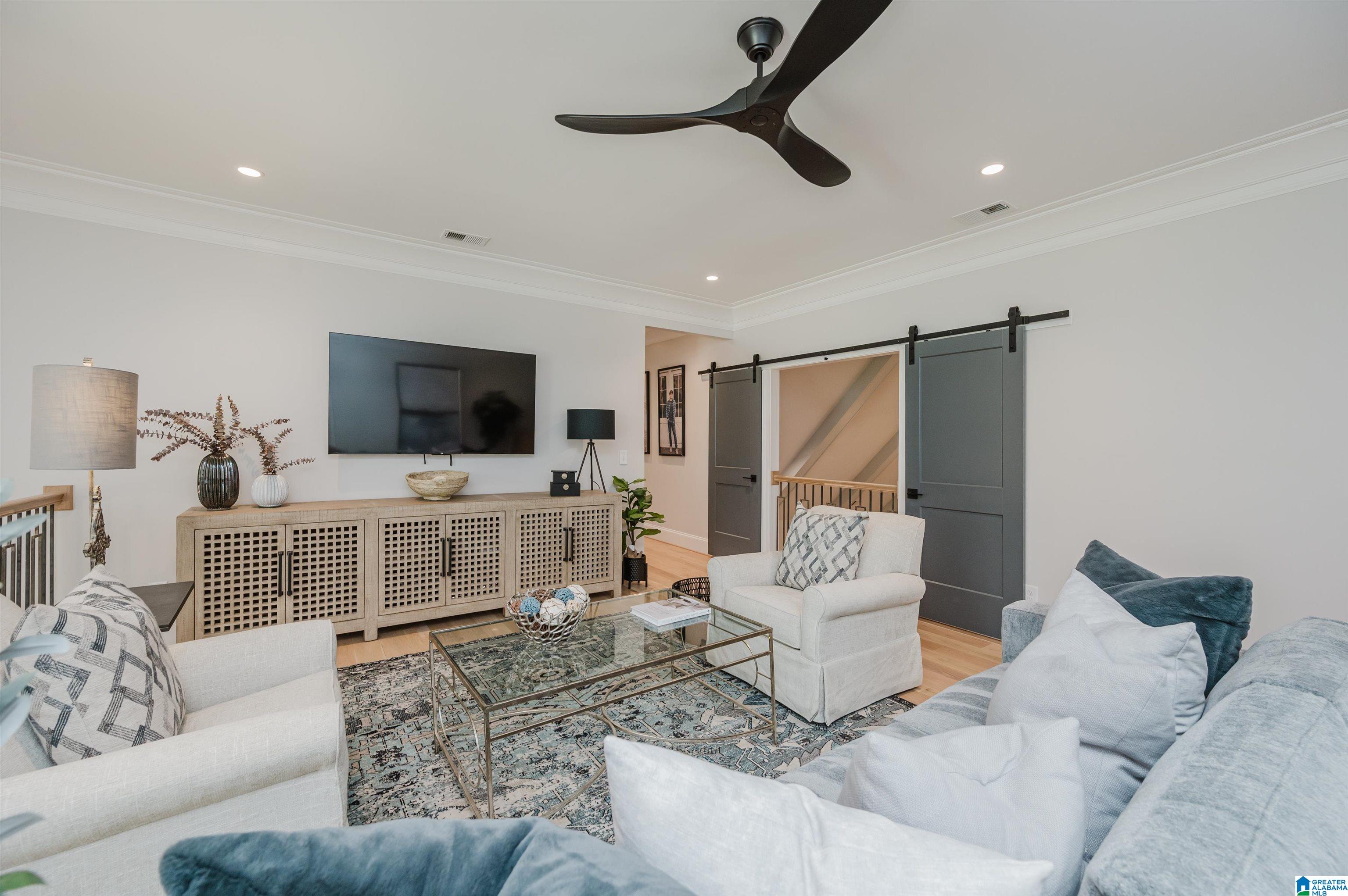 2089 HIGHLAND GATE WAY