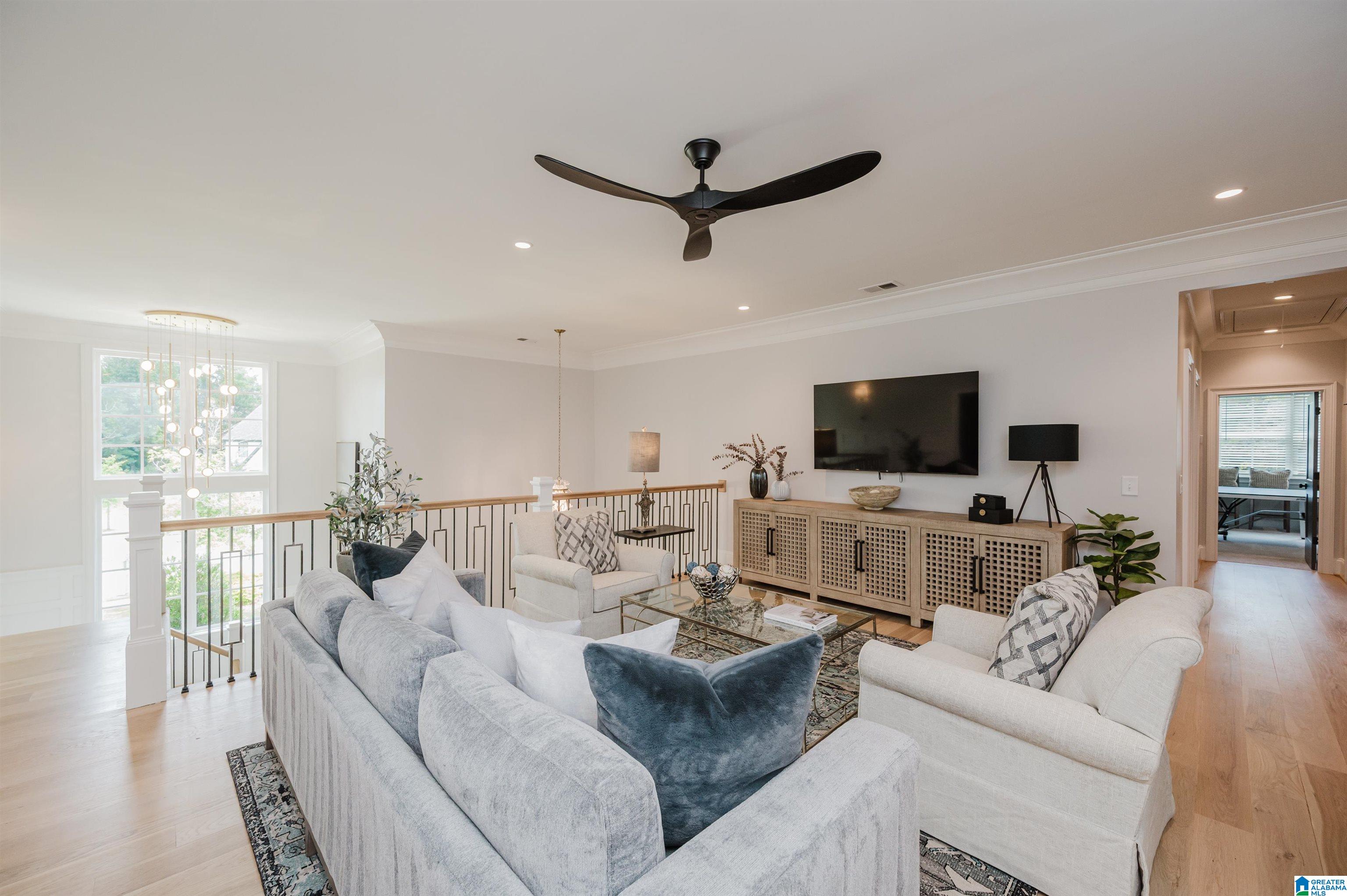 2089 HIGHLAND GATE WAY