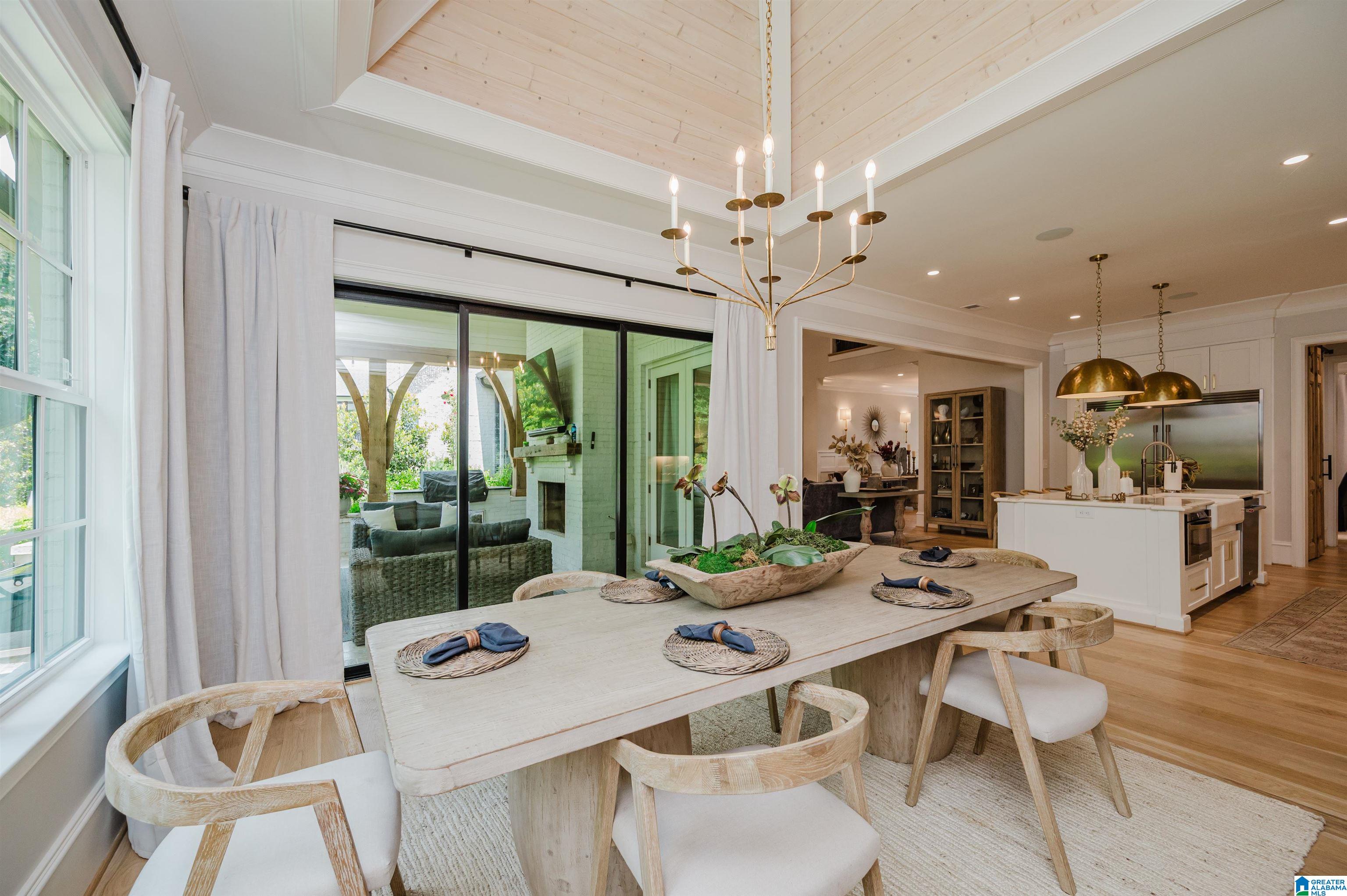 2089 HIGHLAND GATE WAY