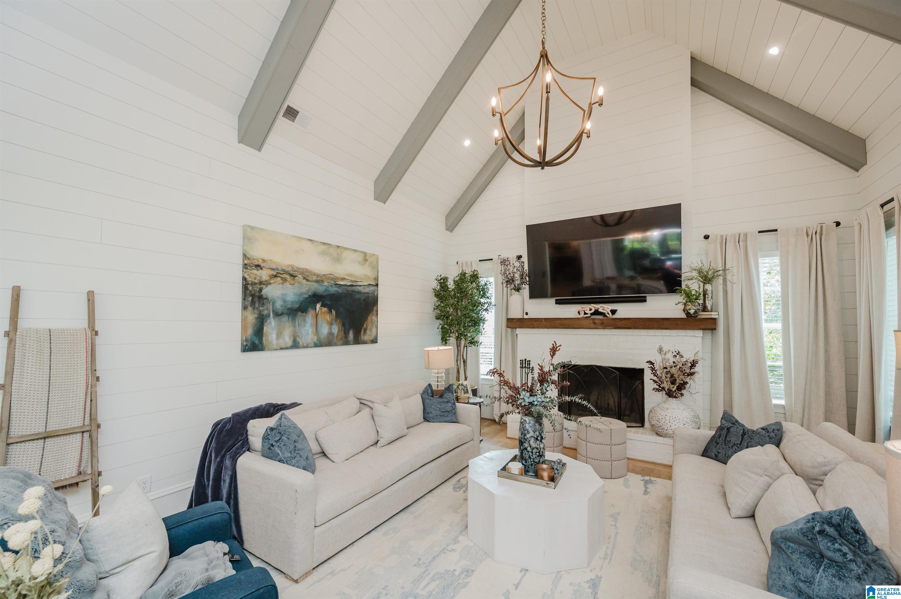 2089 HIGHLAND GATE WAY