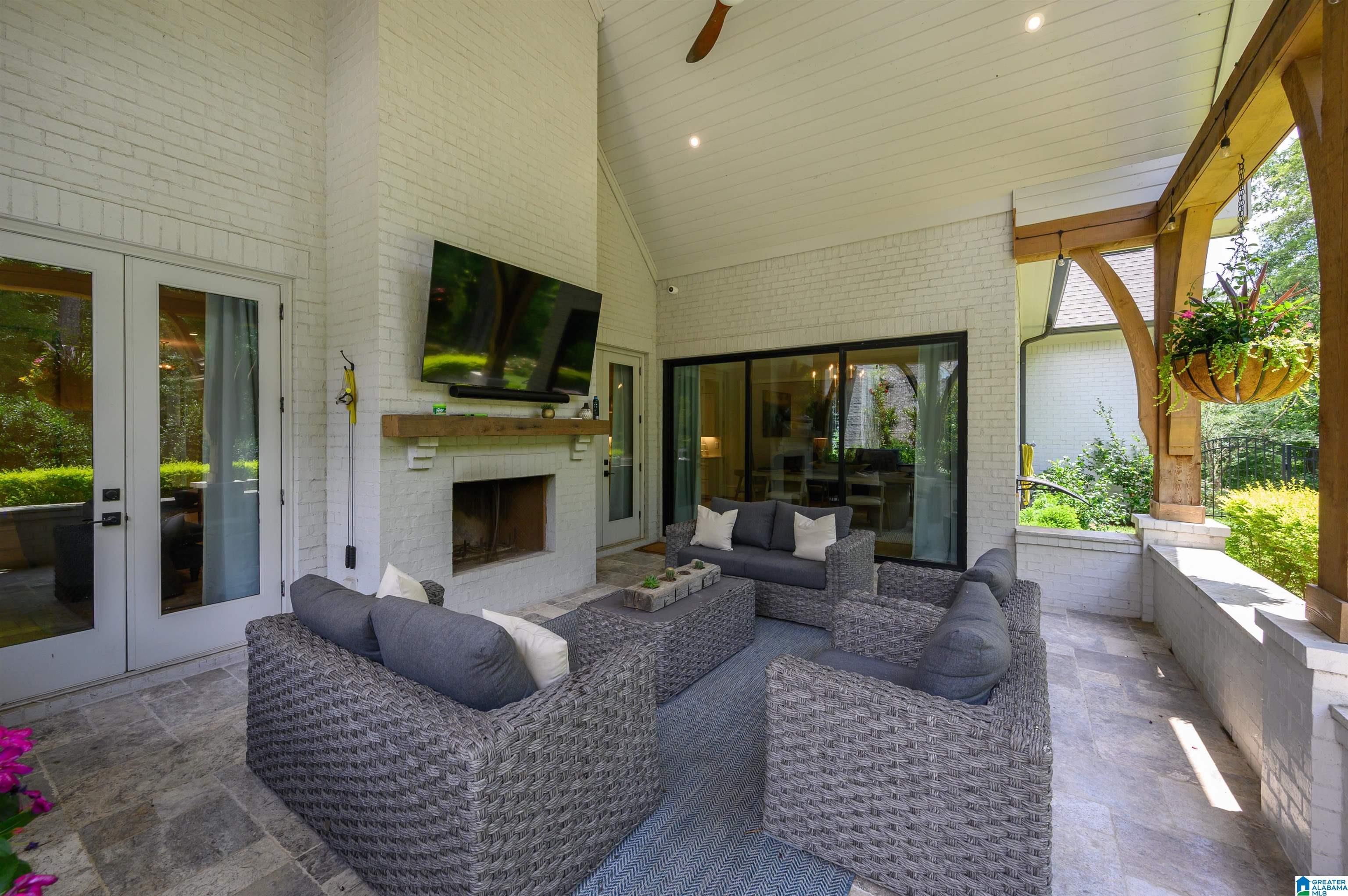 2089 HIGHLAND GATE WAY