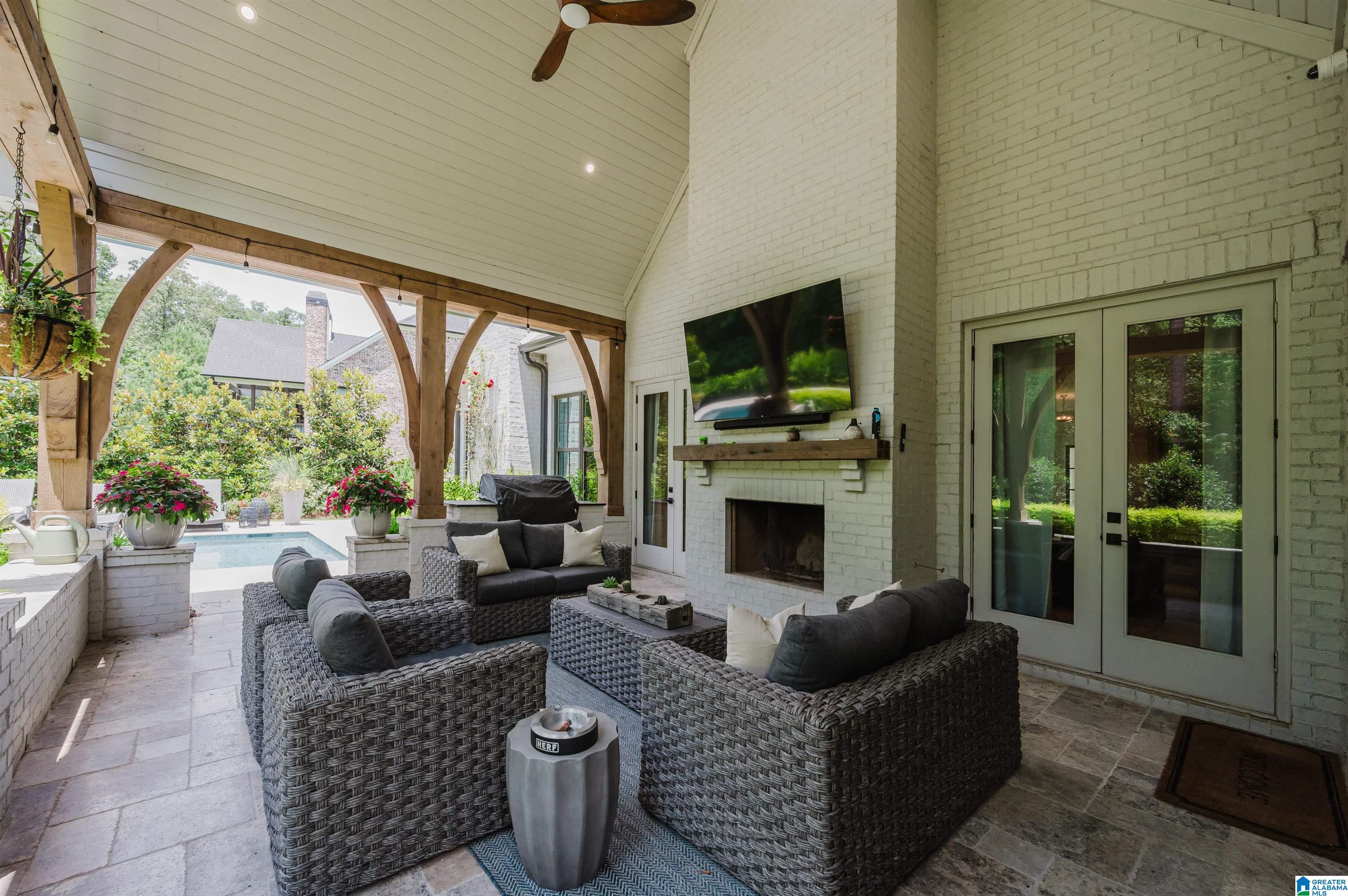 2089 HIGHLAND GATE WAY