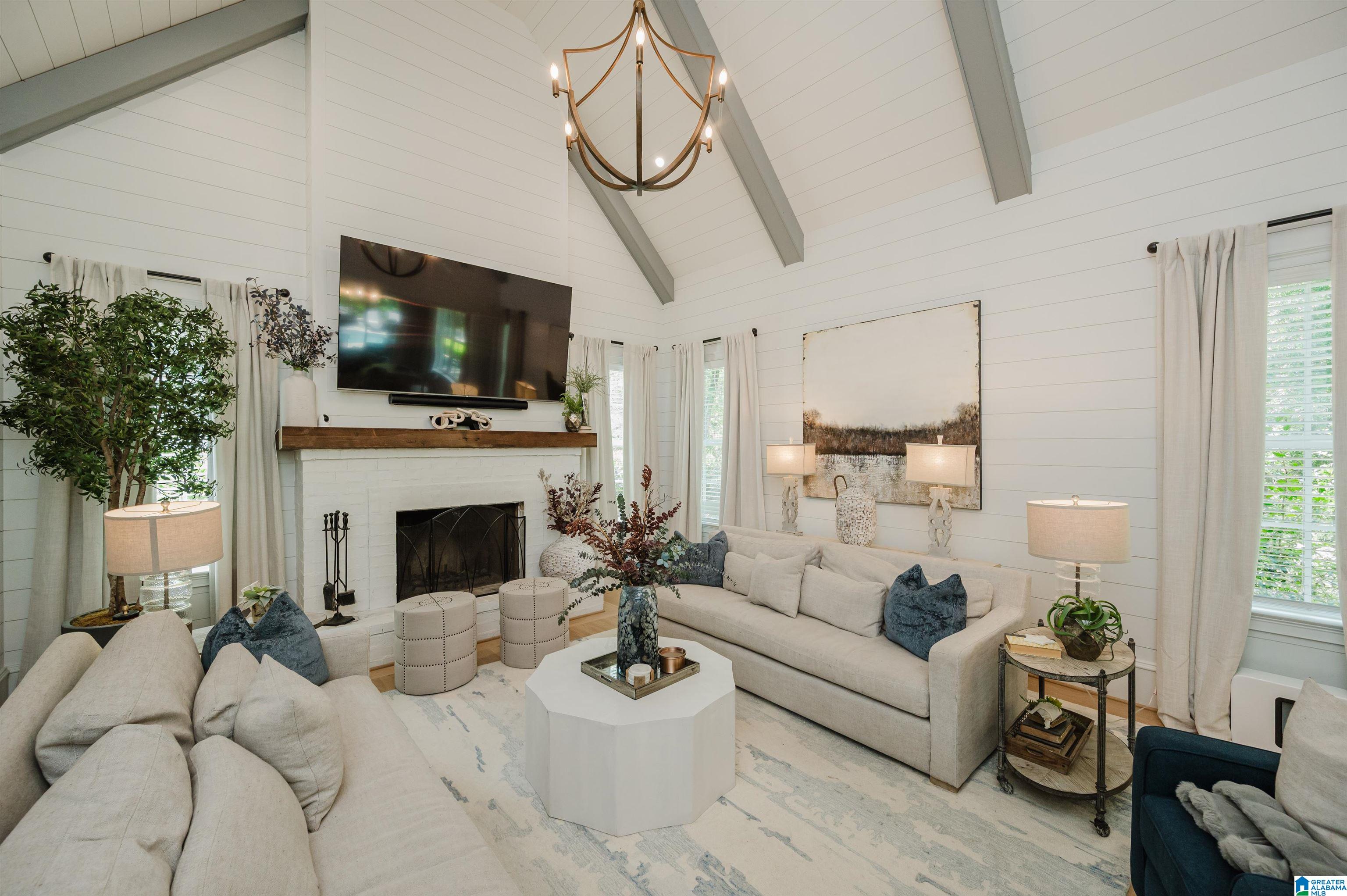 2089 HIGHLAND GATE WAY