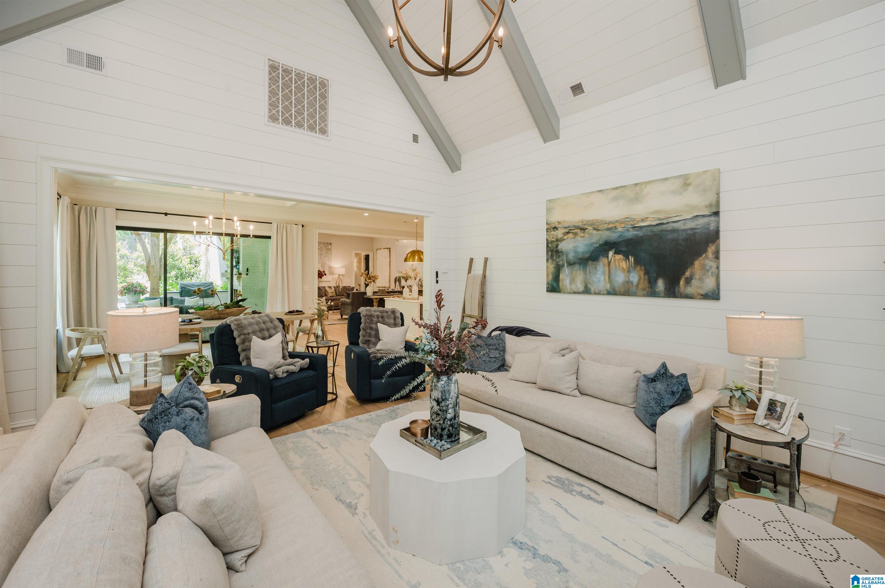 2089 HIGHLAND GATE WAY