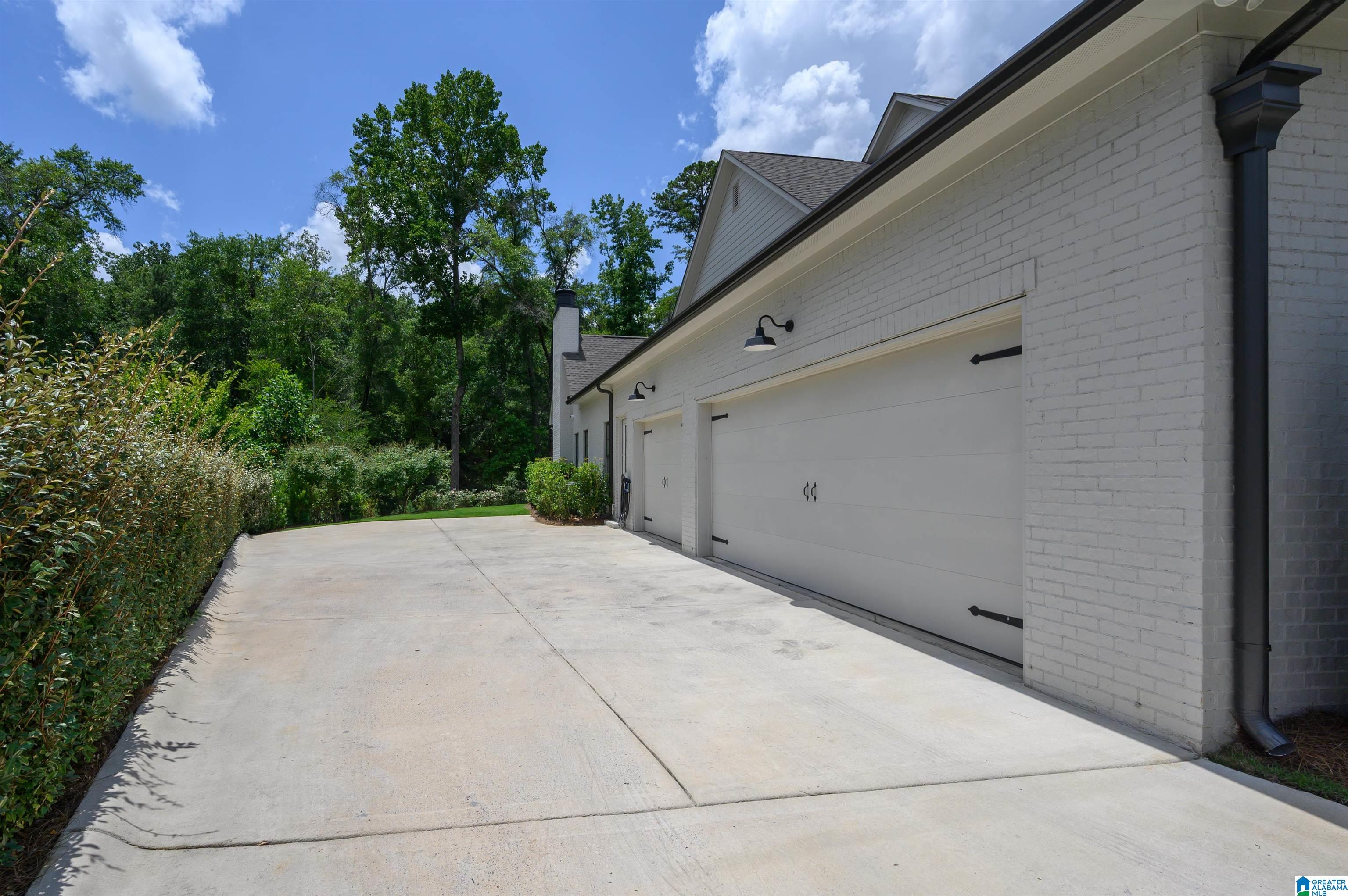 2089 HIGHLAND GATE WAY