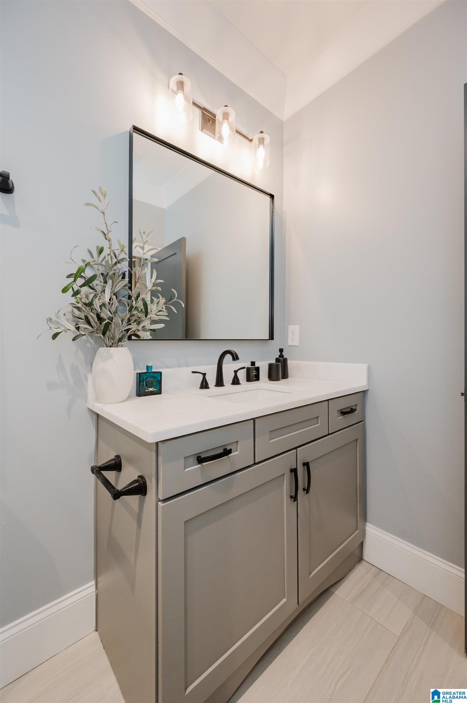 2089 HIGHLAND GATE WAY