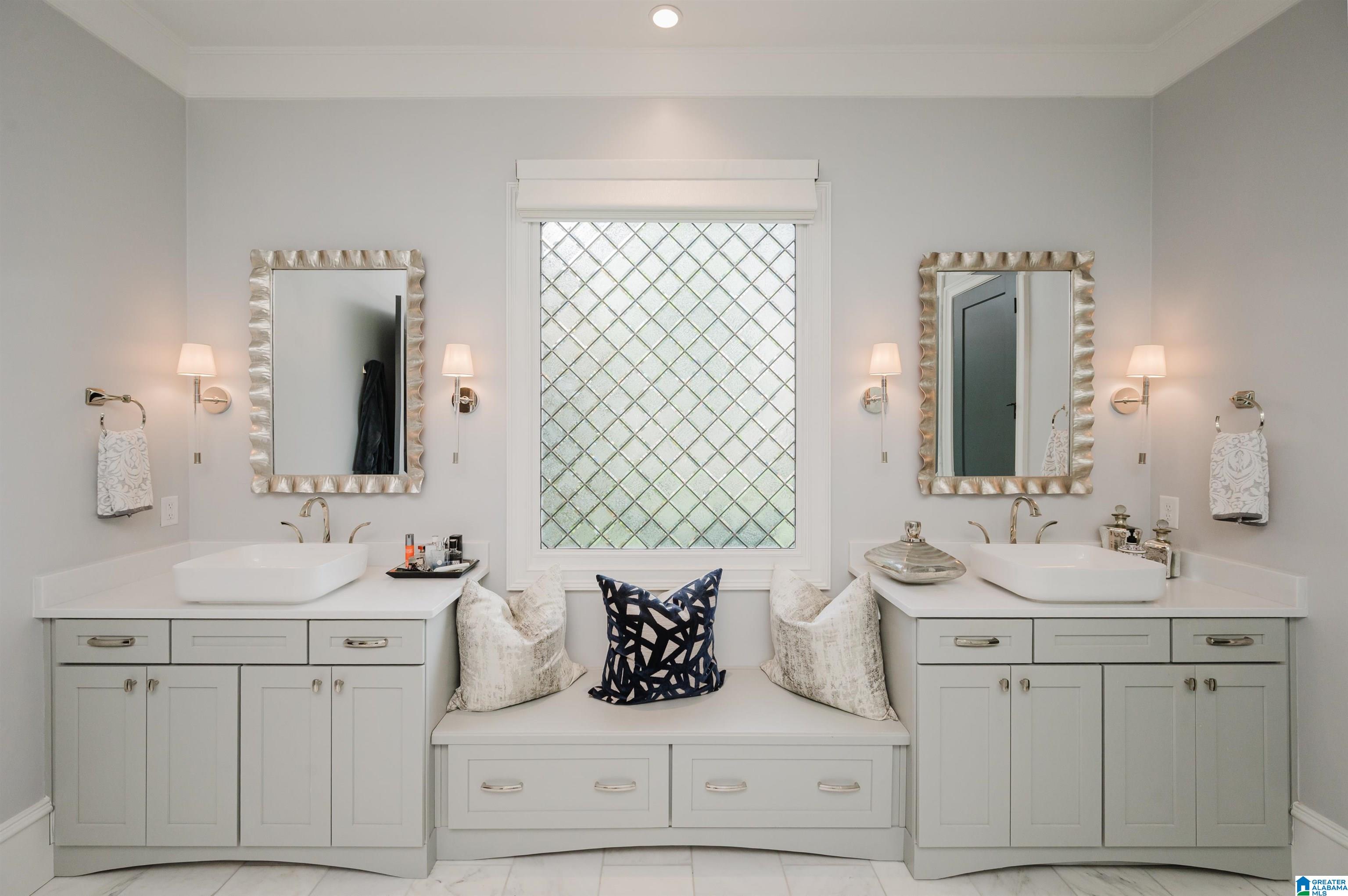 2089 HIGHLAND GATE WAY