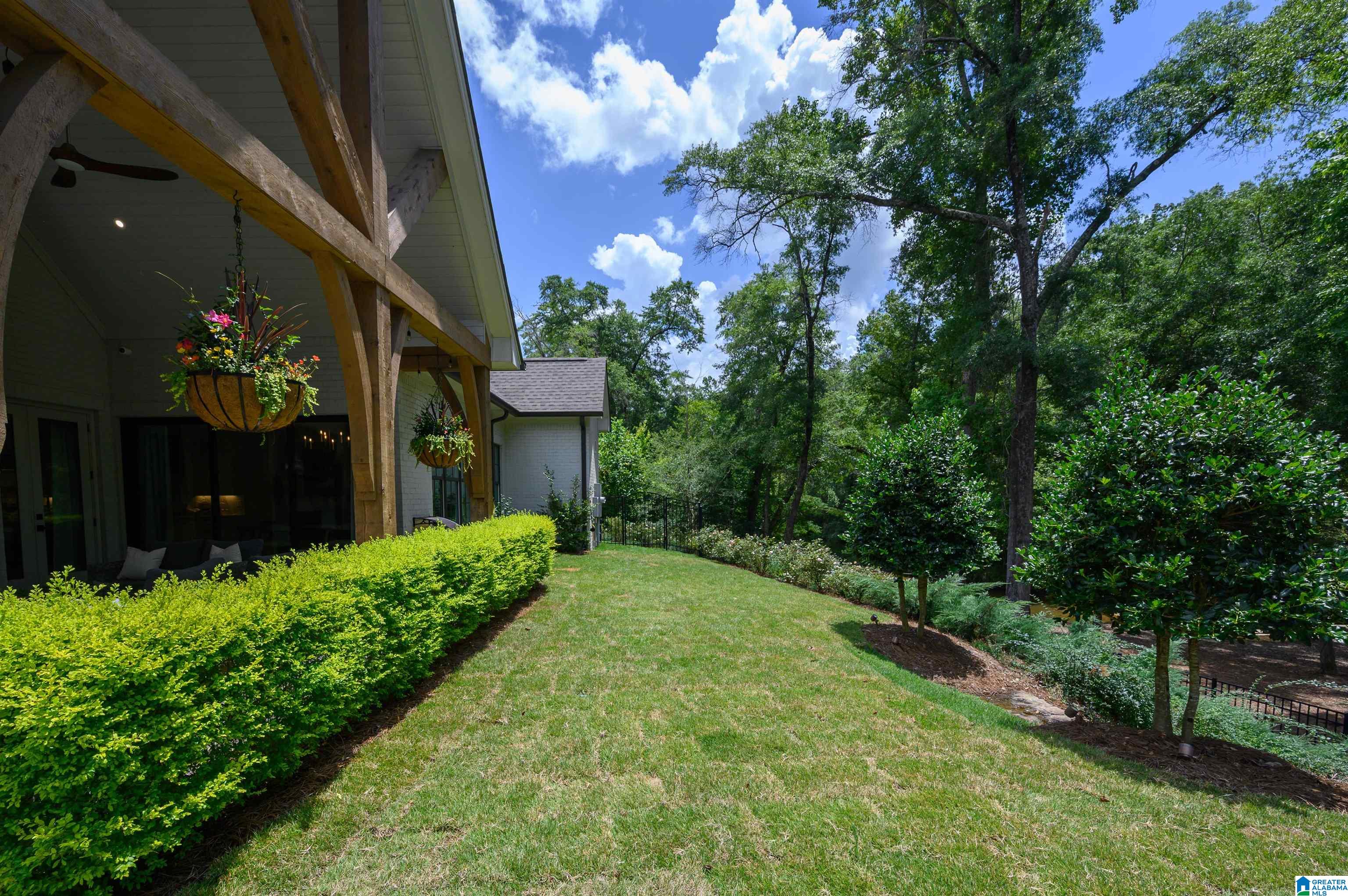 2089 HIGHLAND GATE WAY