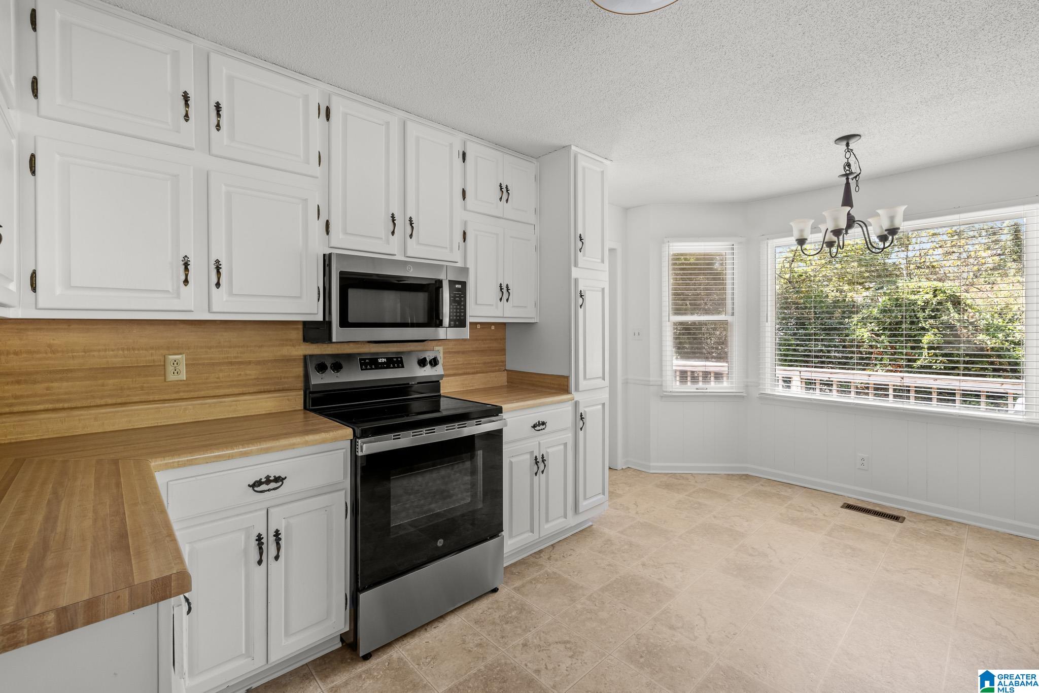 2601 DIAMOND CIRCLE