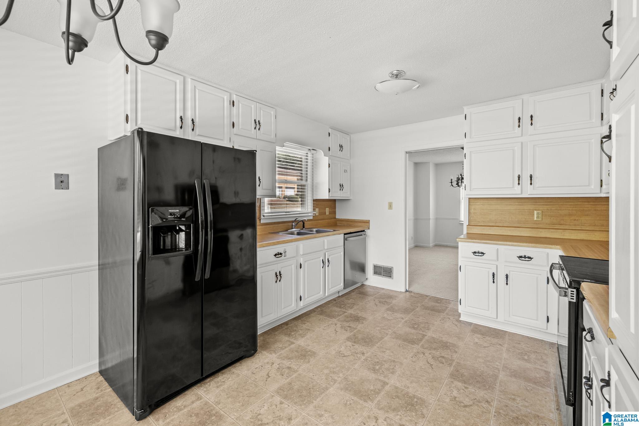 2601 DIAMOND CIRCLE