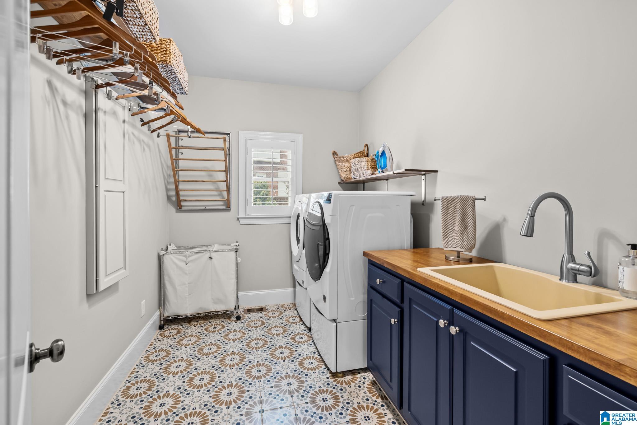 6112 RUSHING PARC LANE