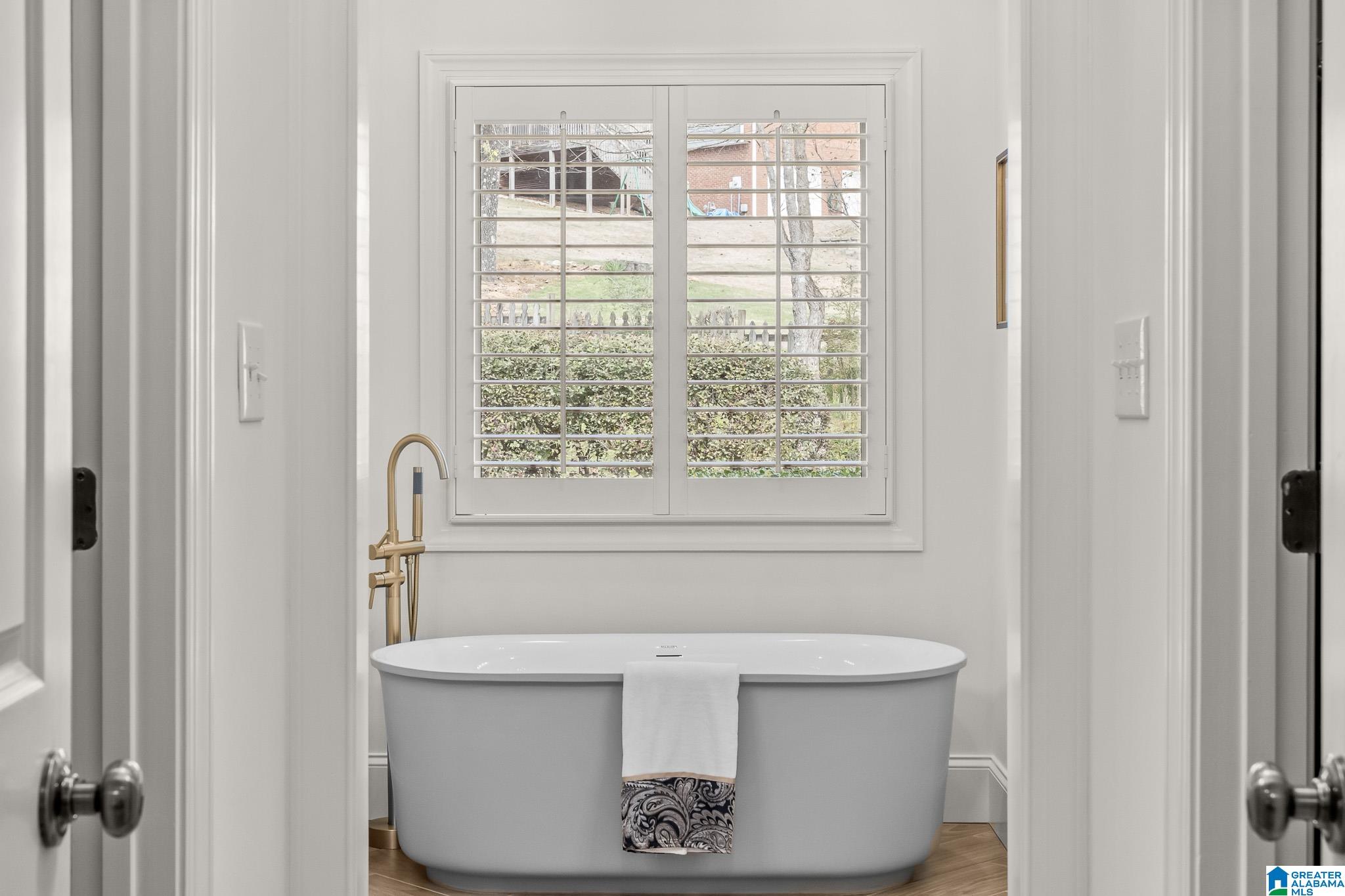 6112 RUSHING PARC LANE