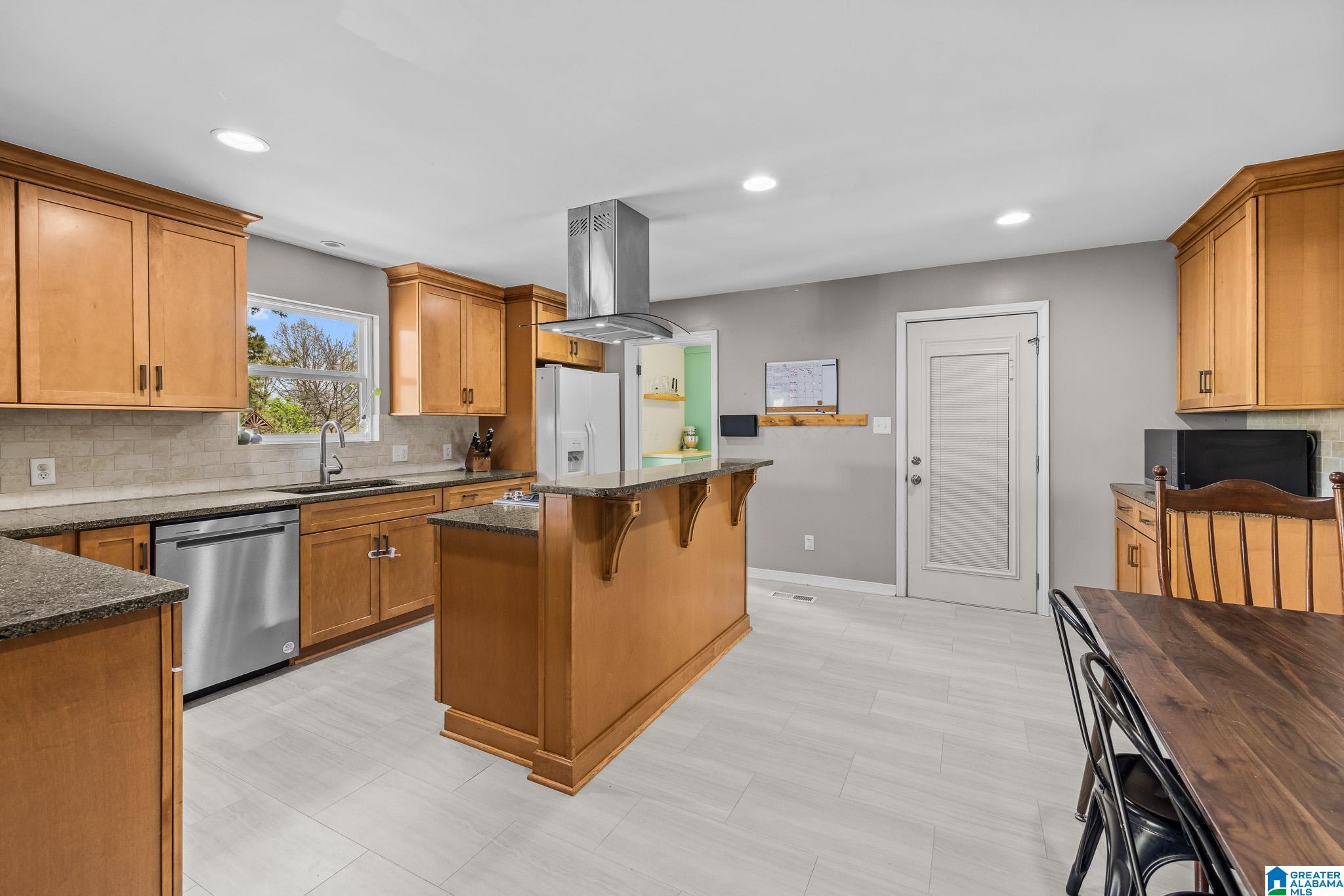 7380 MORRIS LANE