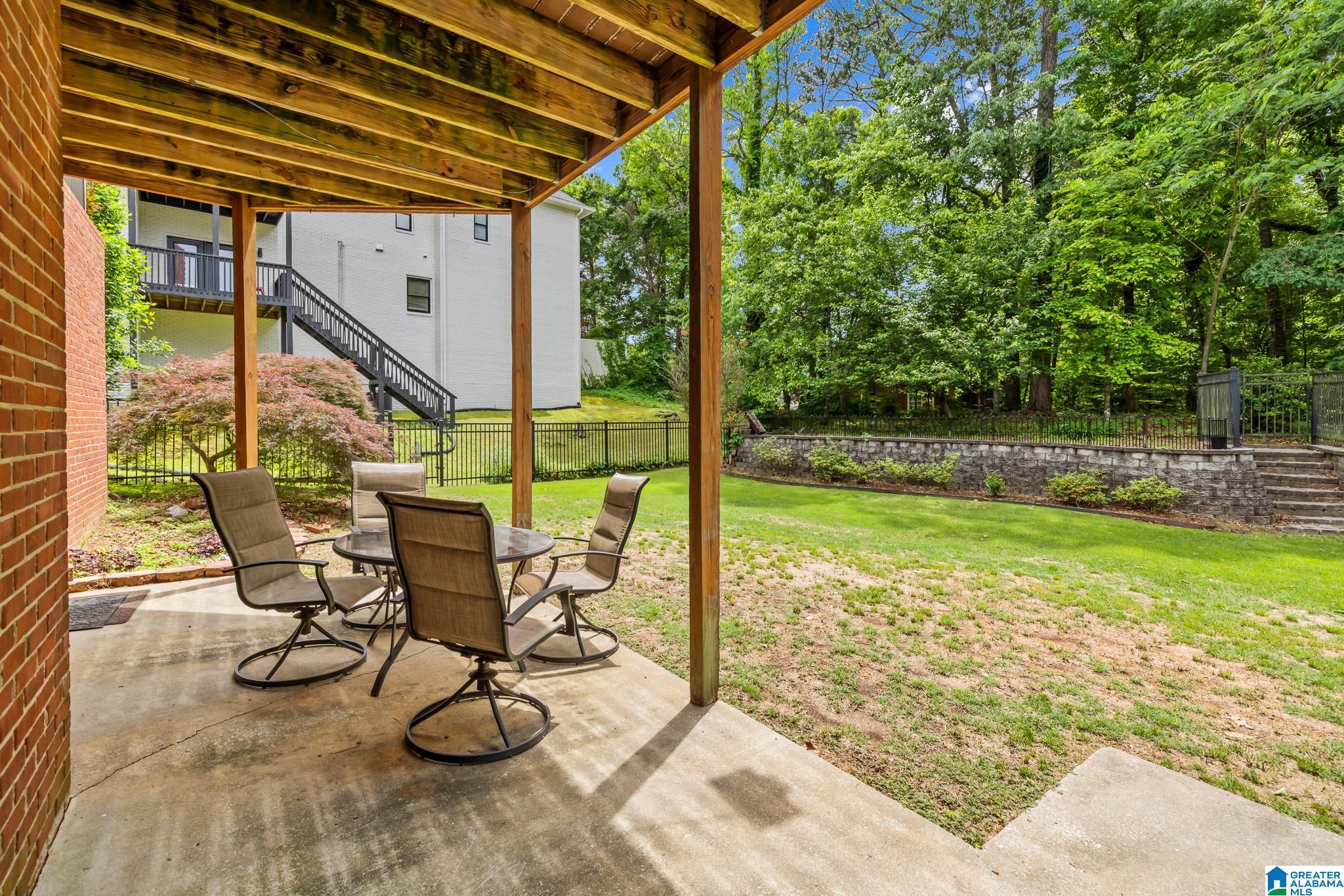 504 HILLOCK TRACE