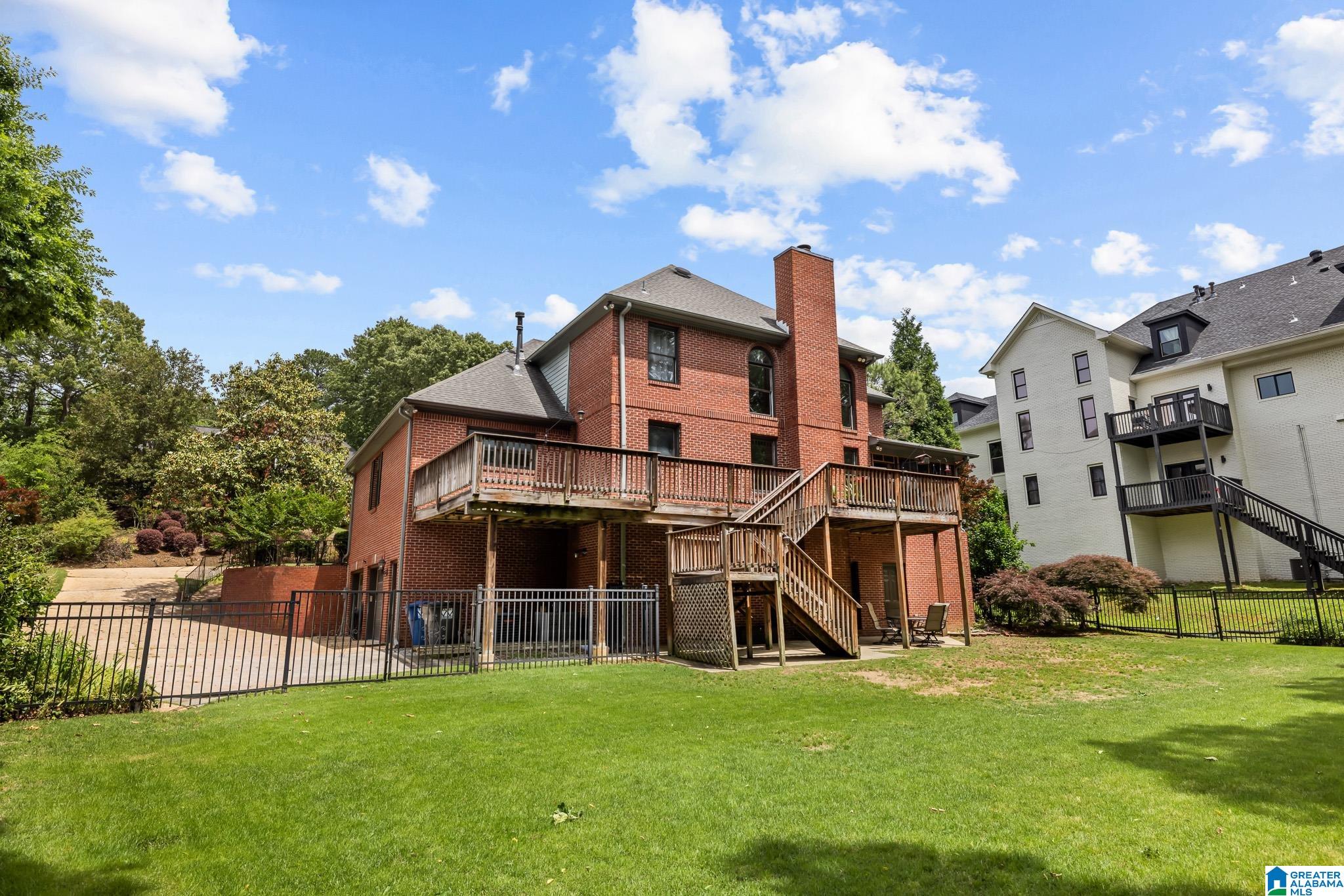 504 HILLOCK TRACE