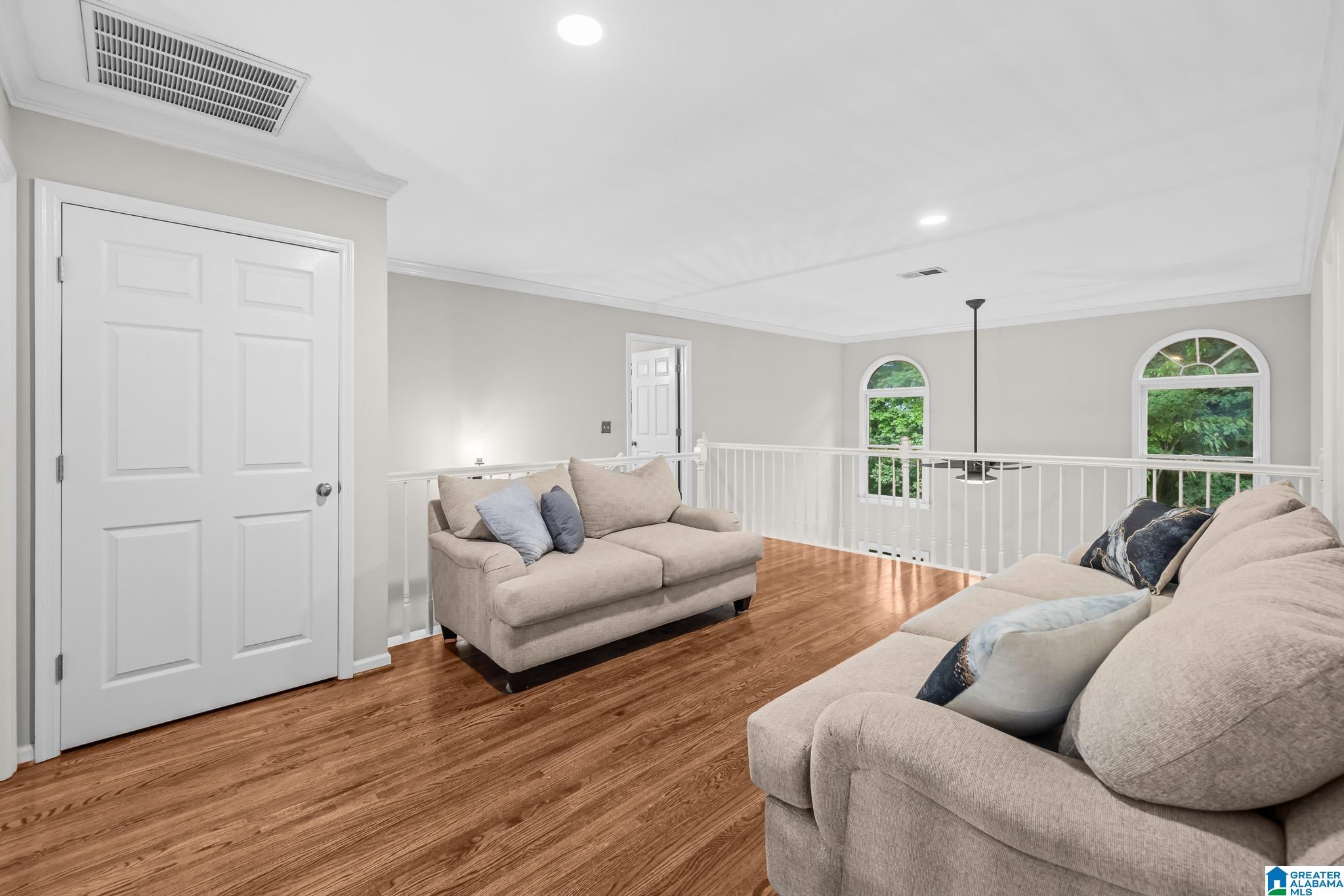 504 HILLOCK TRACE
