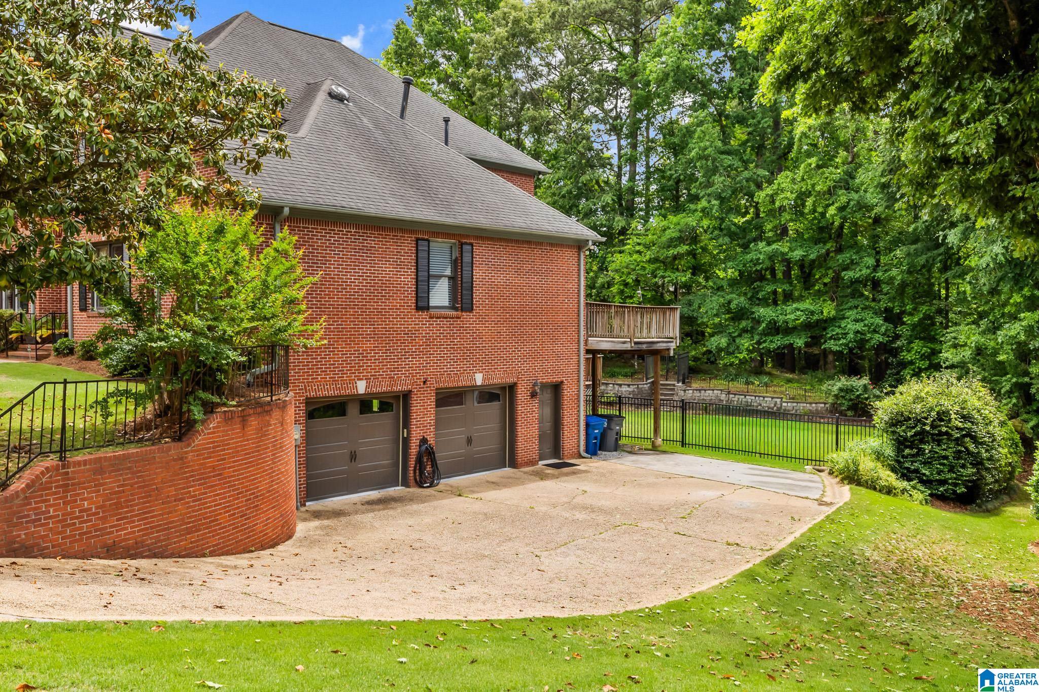 504 HILLOCK TRACE