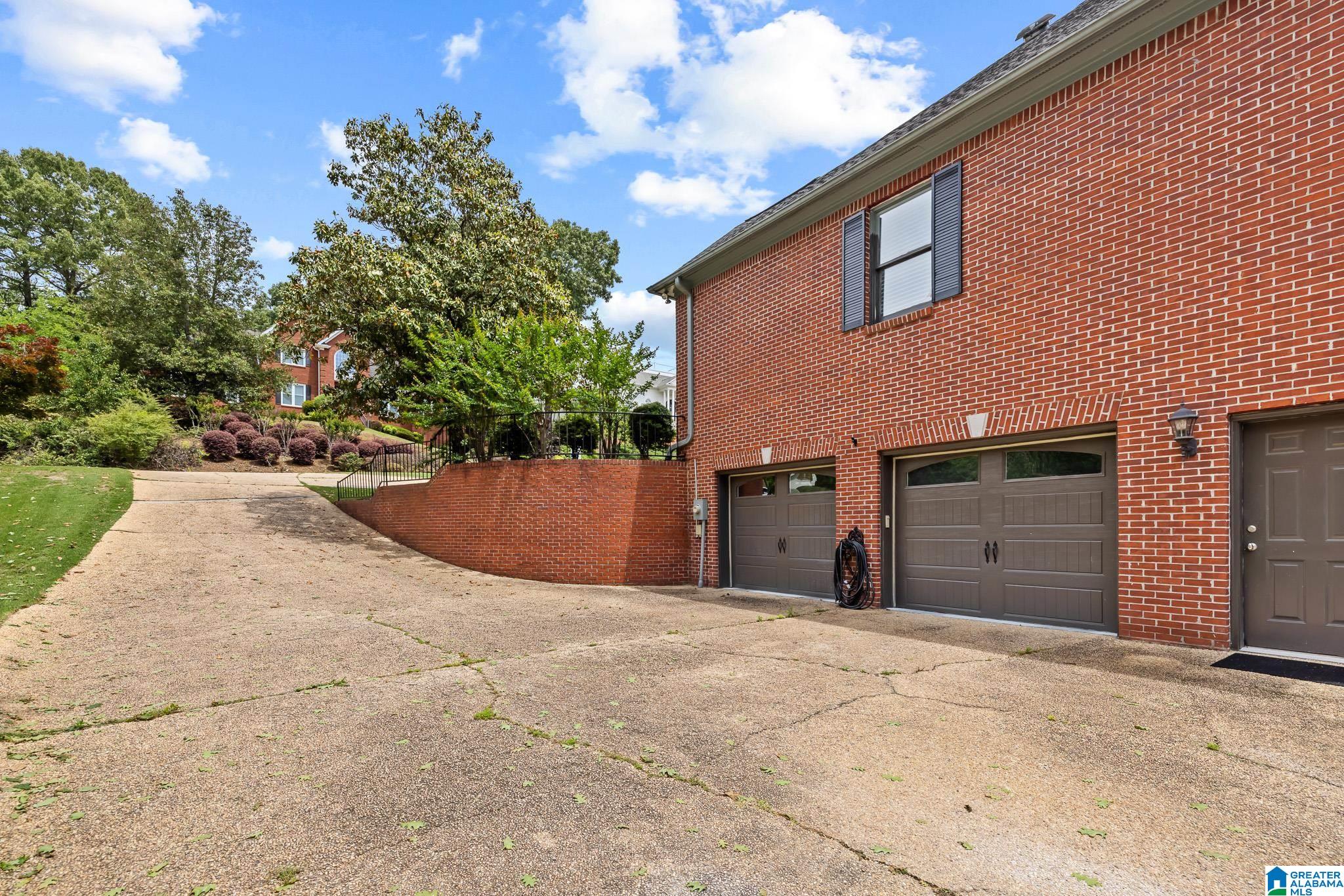 504 HILLOCK TRACE