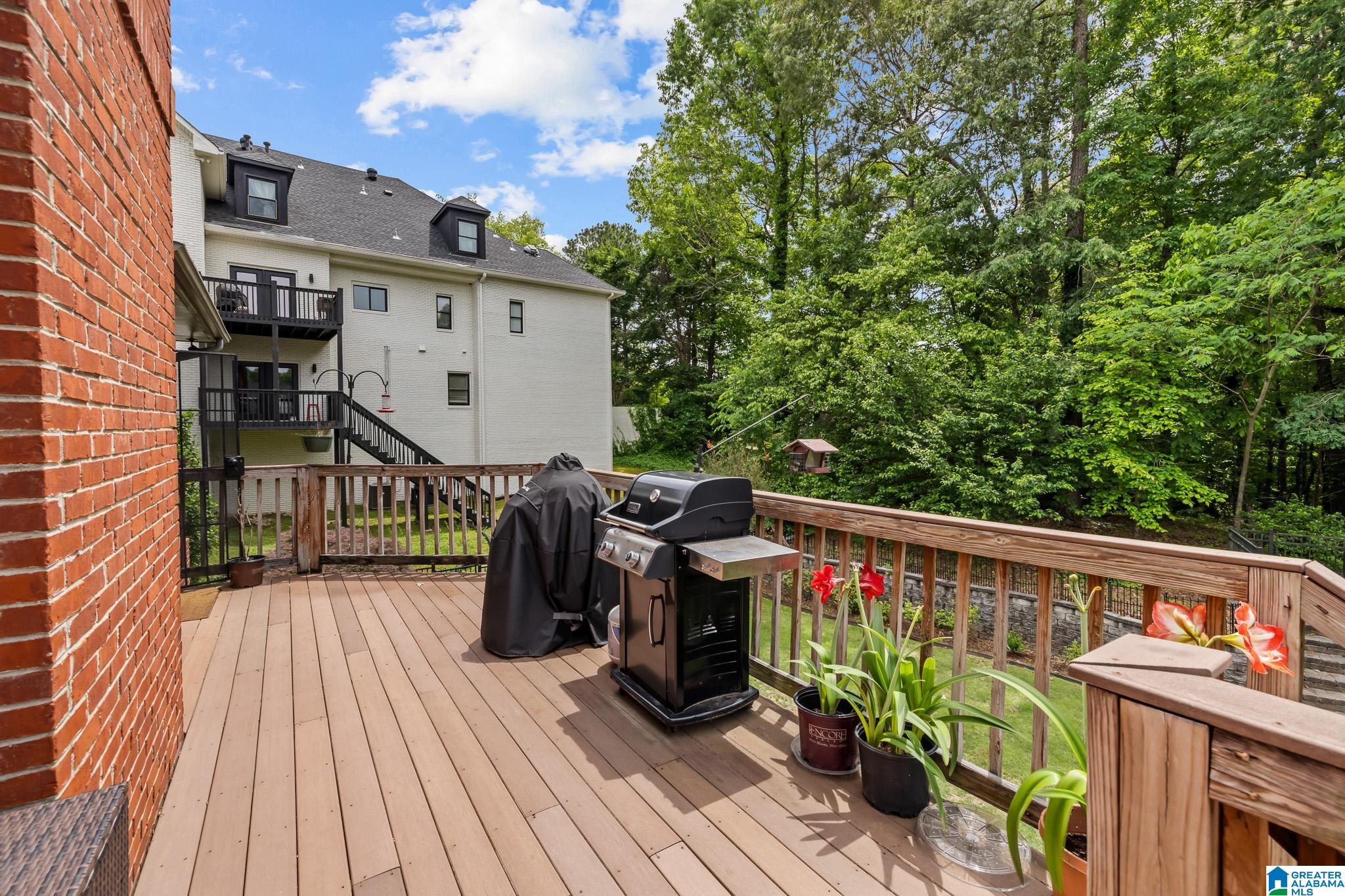 504 HILLOCK TRACE