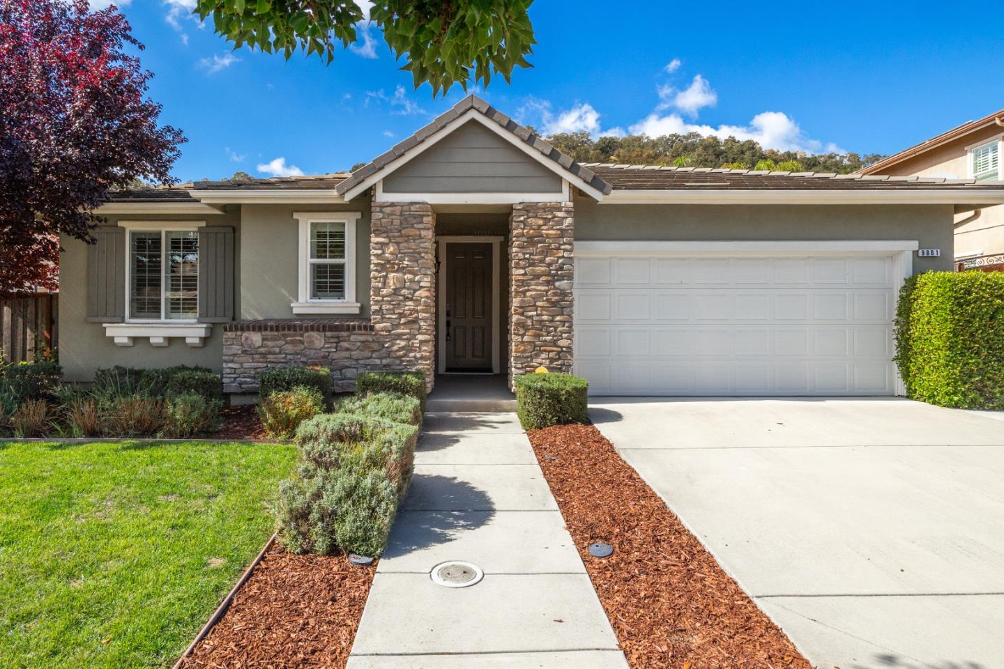 9881 Rancho Hills Drive