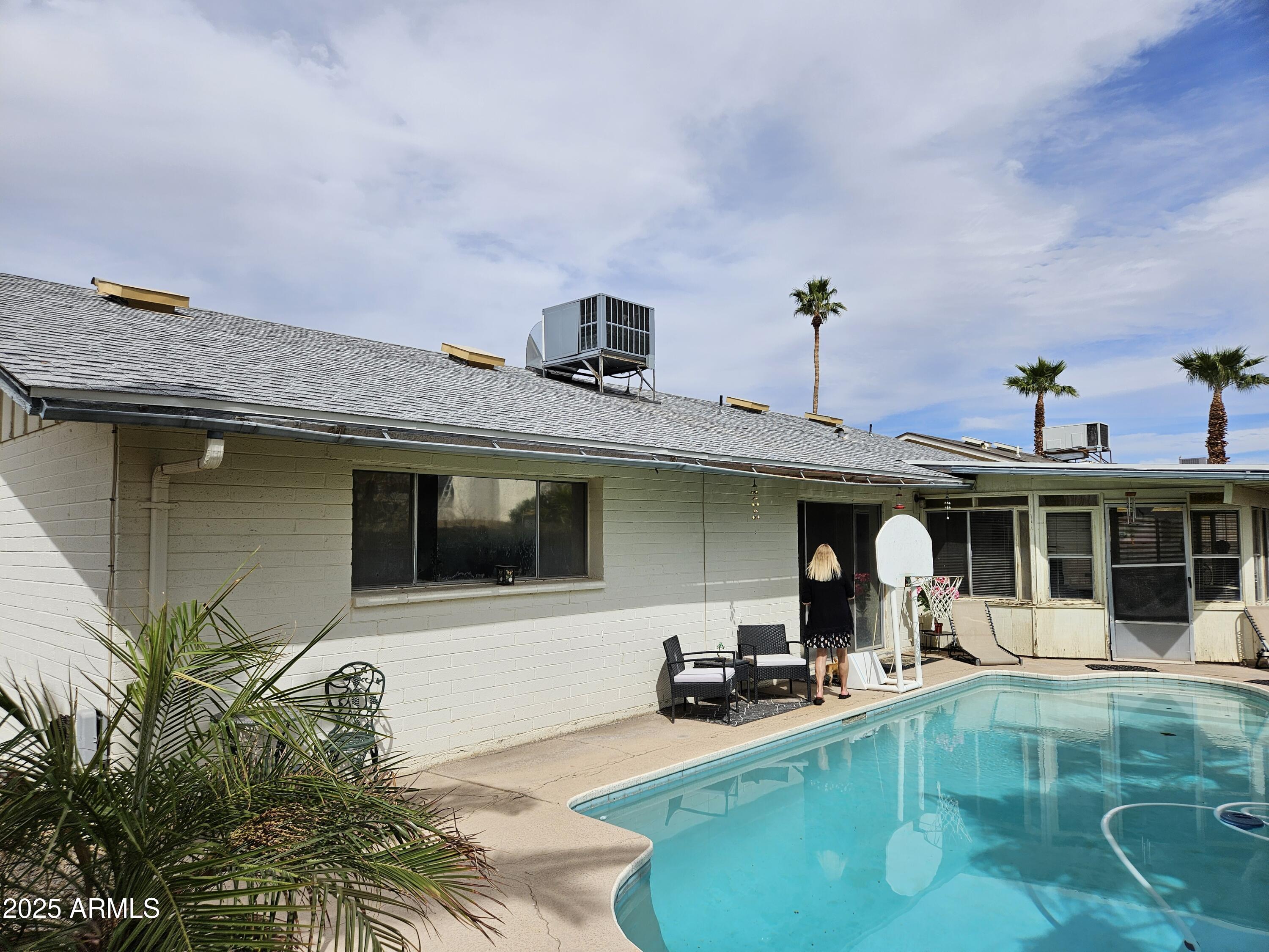 1527 E BELL DE MAR Drive