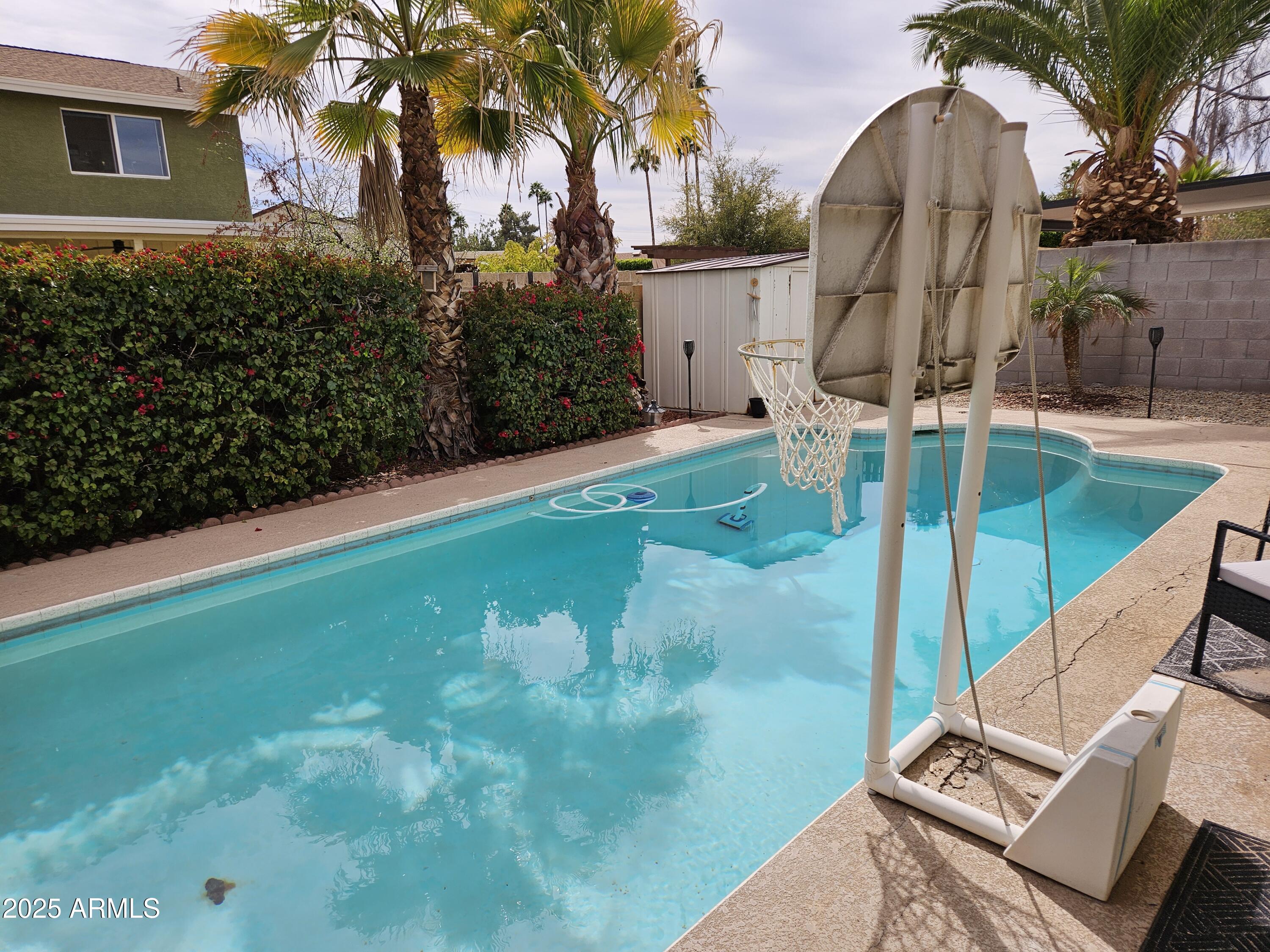 1527 E BELL DE MAR Drive