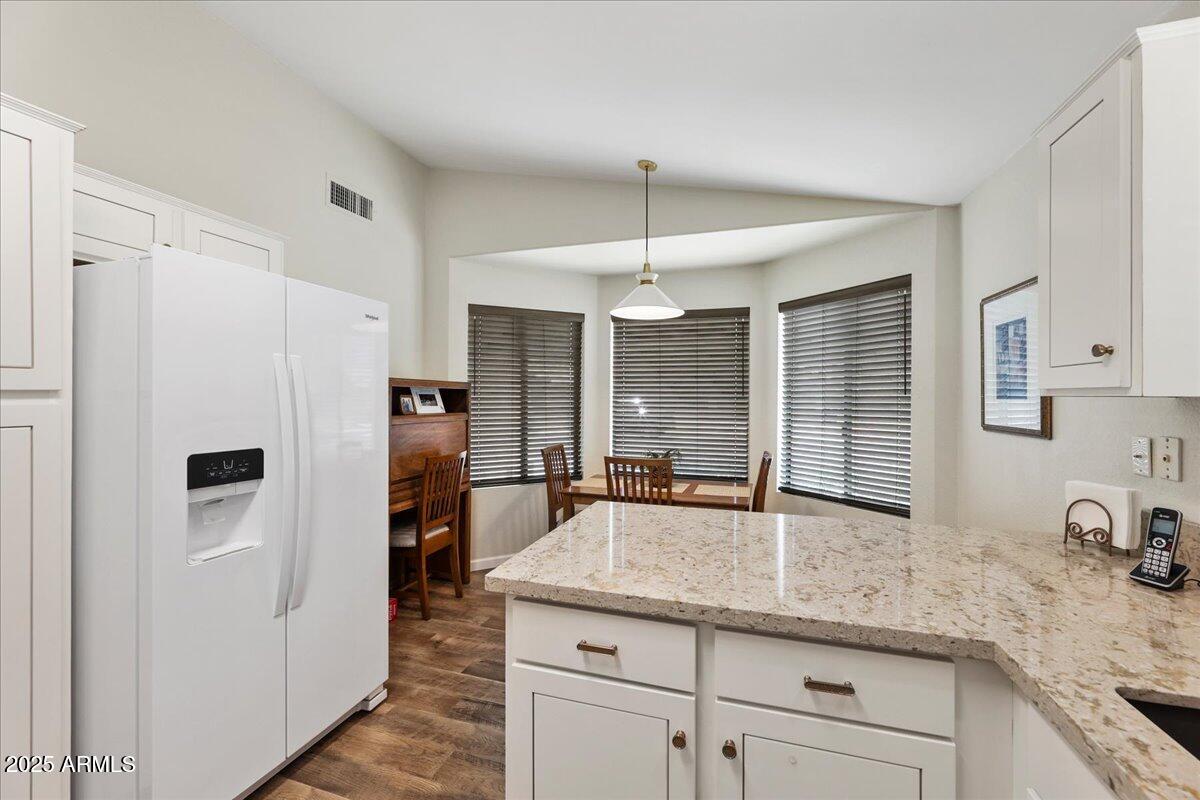 3025 E KERRY Lane