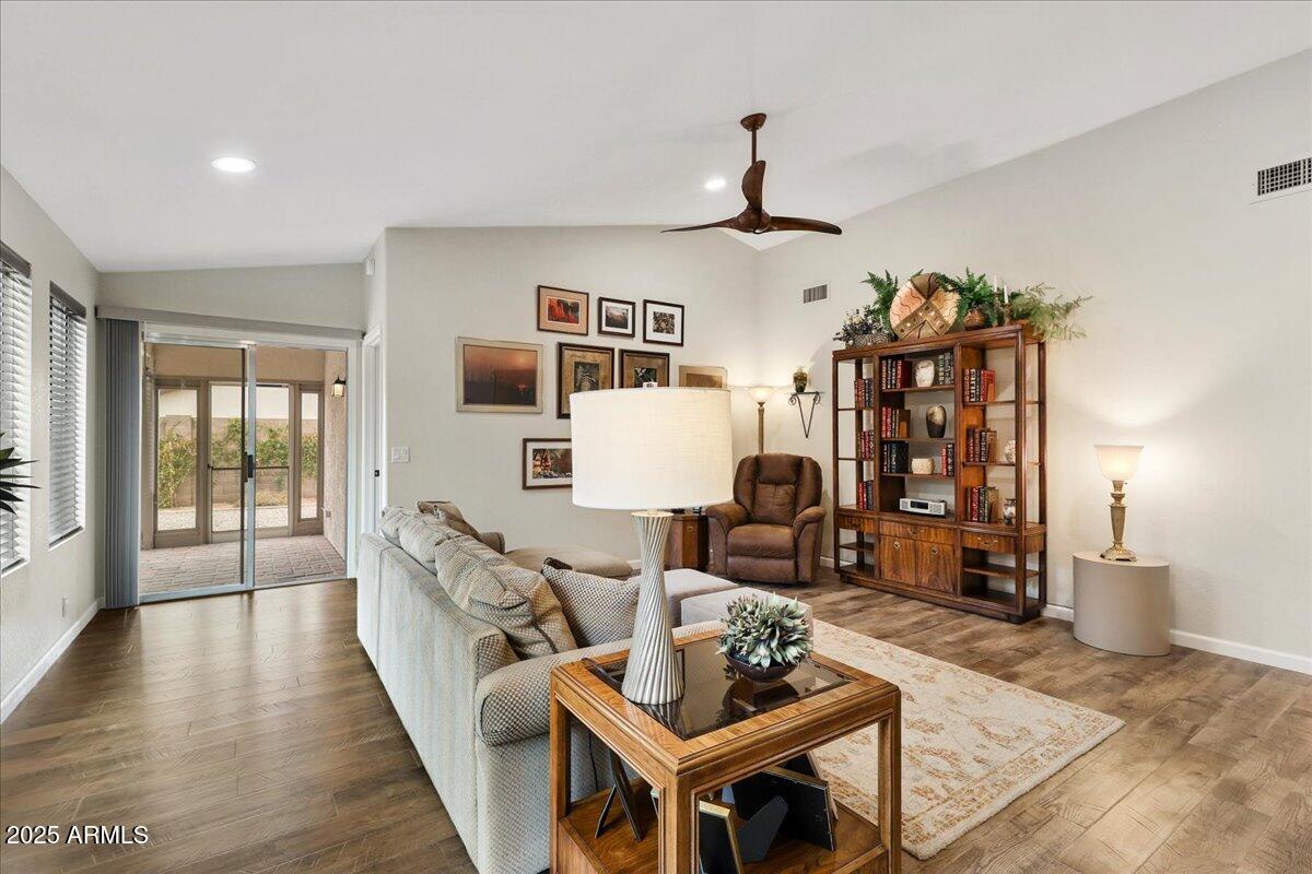 3025 E KERRY Lane